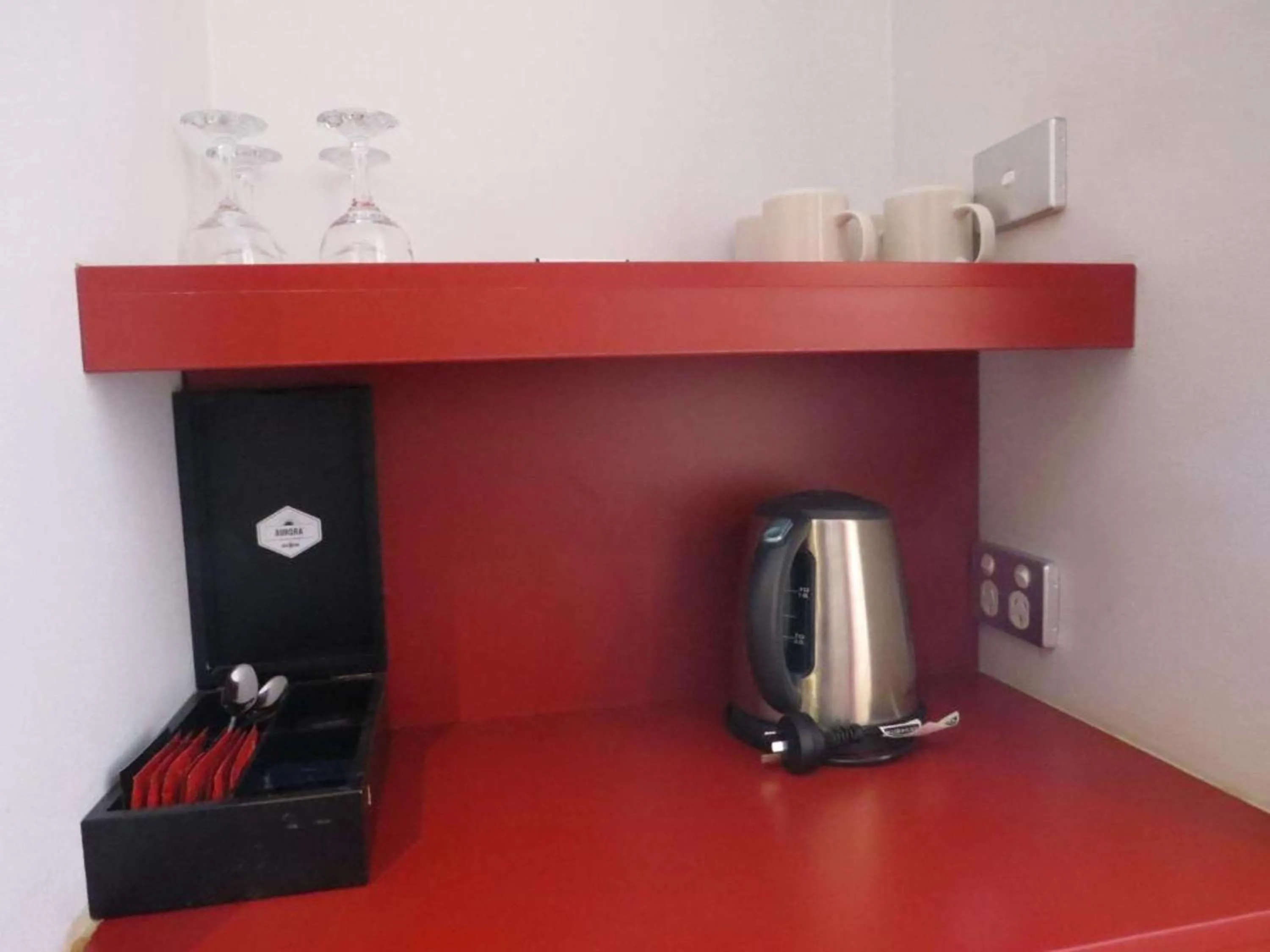 Coffee/tea facilities in Metro Hotel Perth