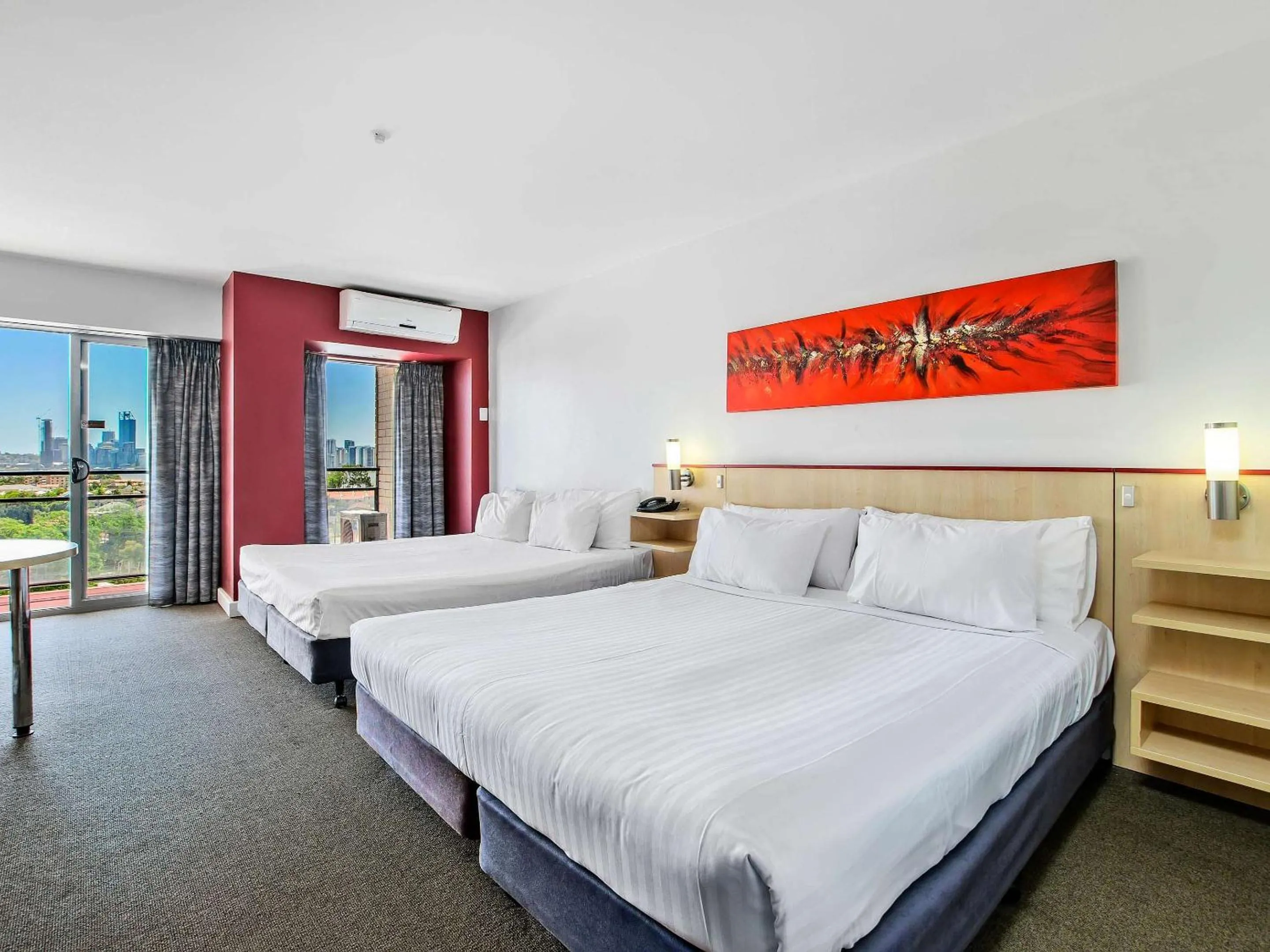 View (from property/room), Bed in Metro Hotel Perth