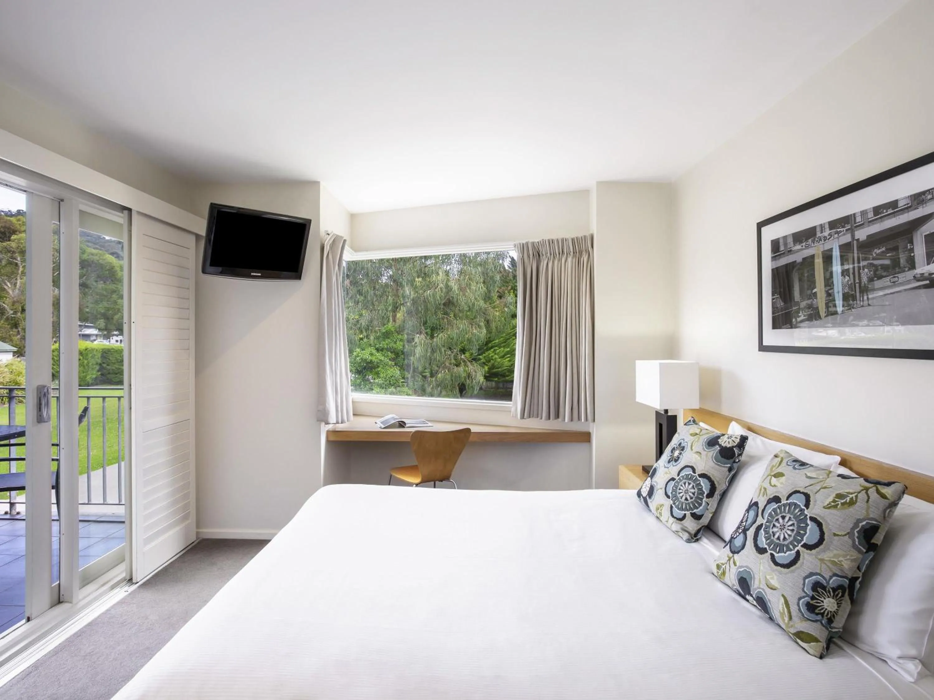 Bedroom, Bed in Mantra Lorne