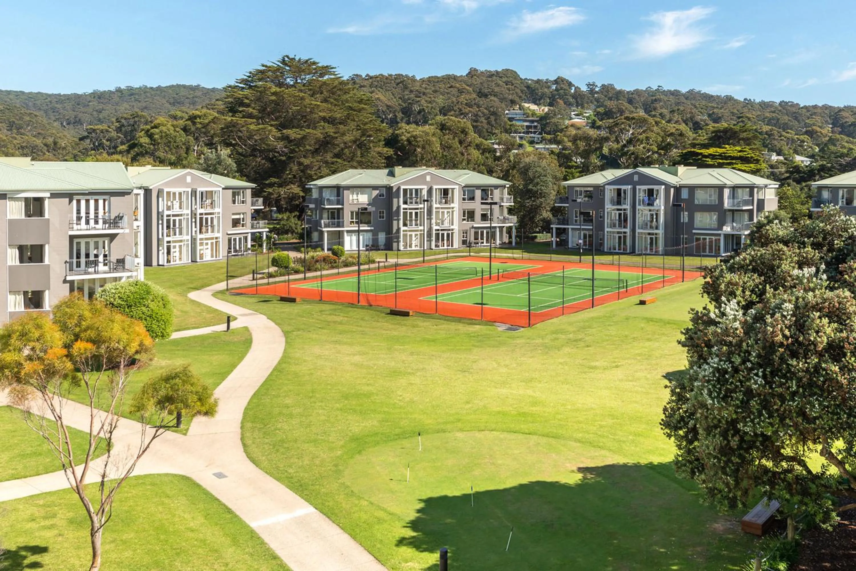 Tennis court in Mantra Lorne