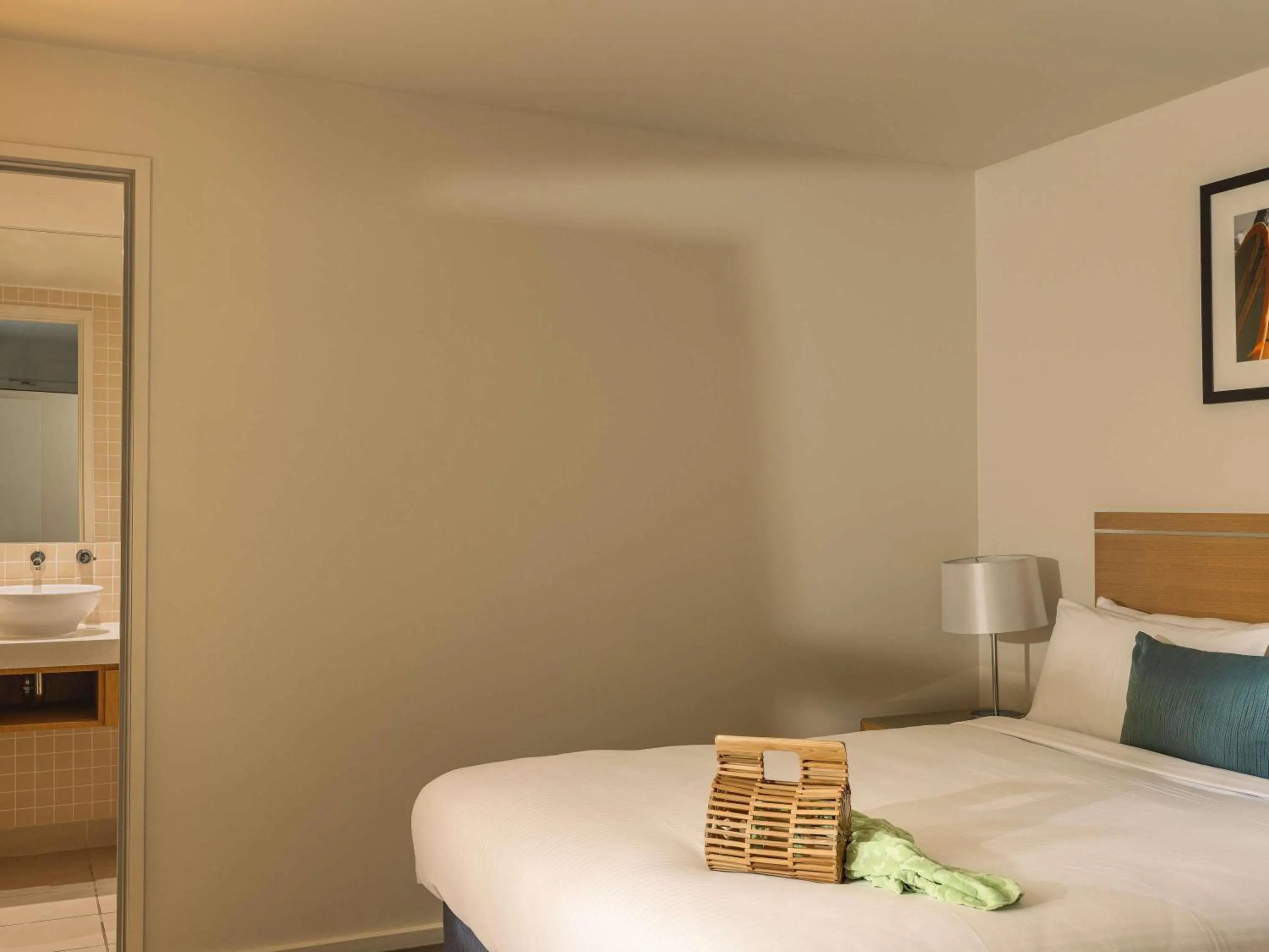 Bedroom, Bed in Mantra Lorne