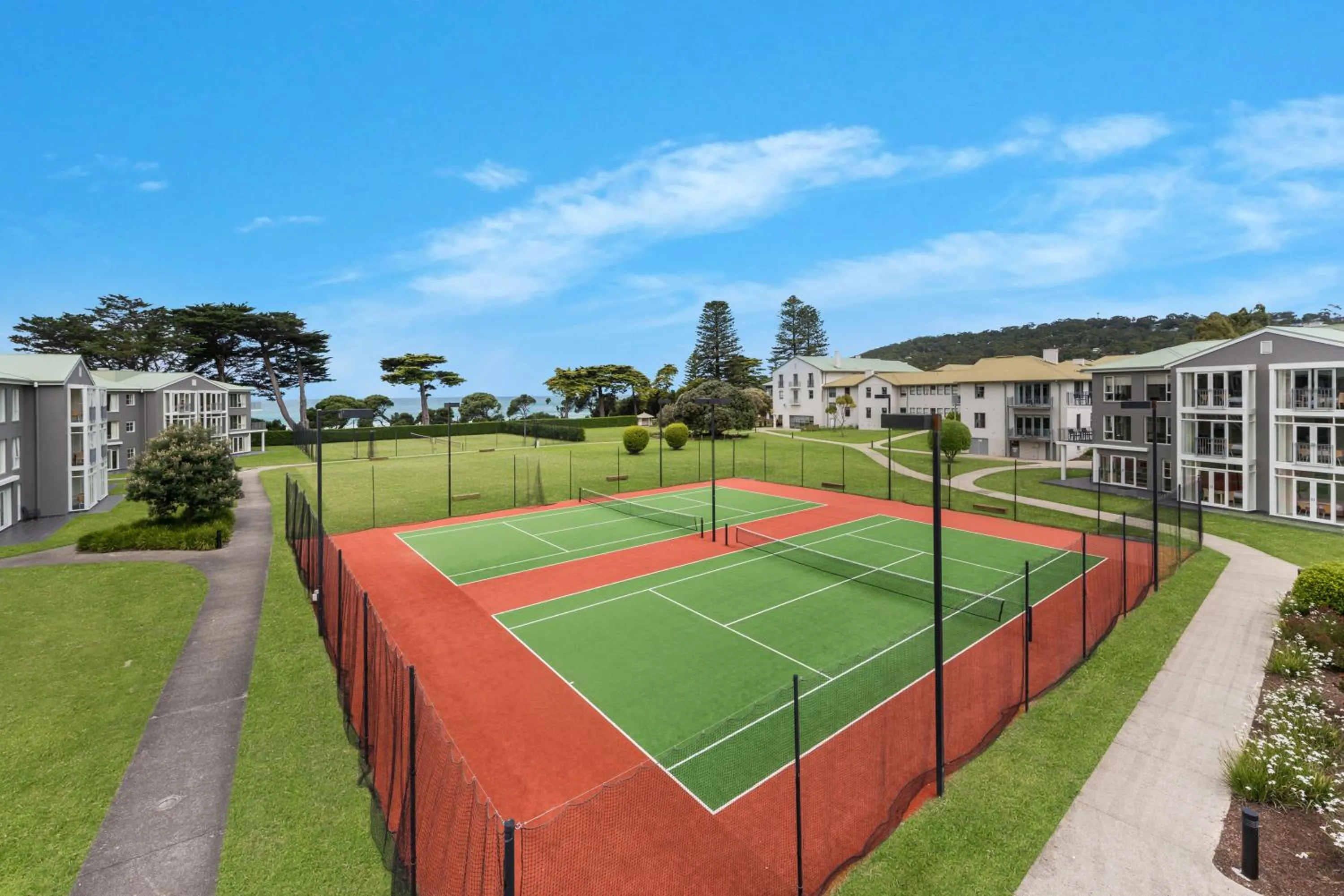 Tennis court in Mantra Lorne