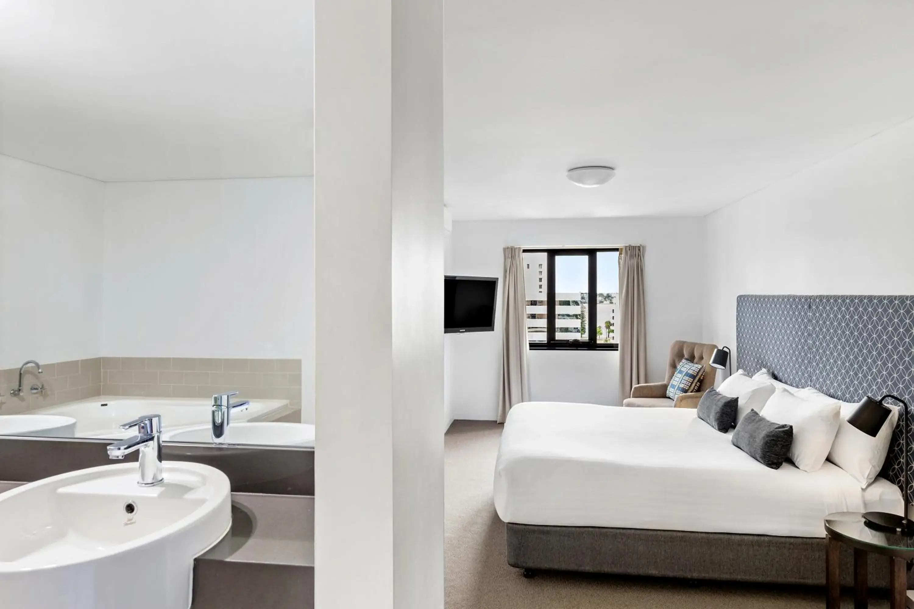 Bathroom, Bed in Mantra on Hay Perth Bathroom, Bed in Mantra on Hay Perth