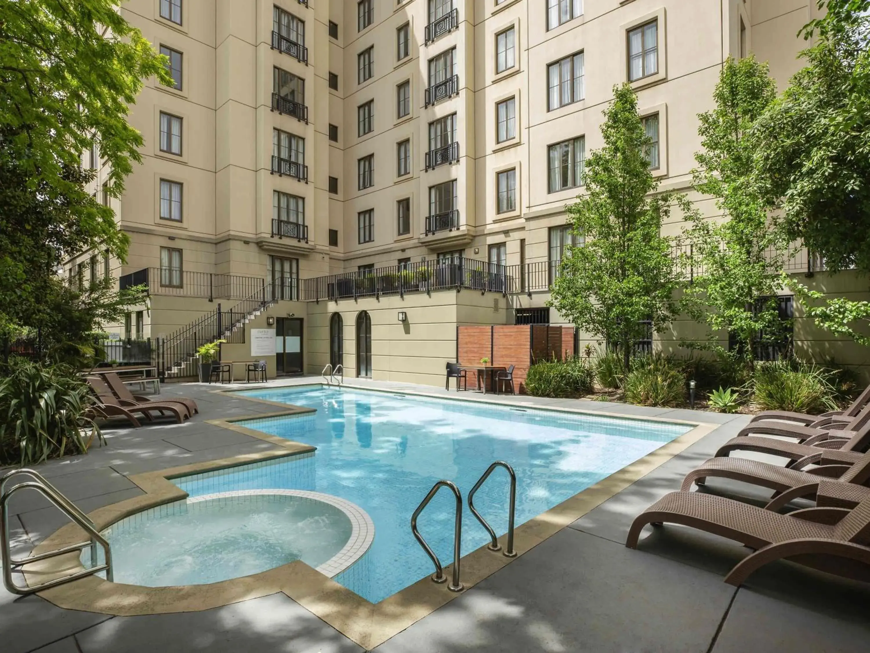 Pool view in Mantra on Jolimont Melbourne Pool view in Mantra on Jolimont Melbourne