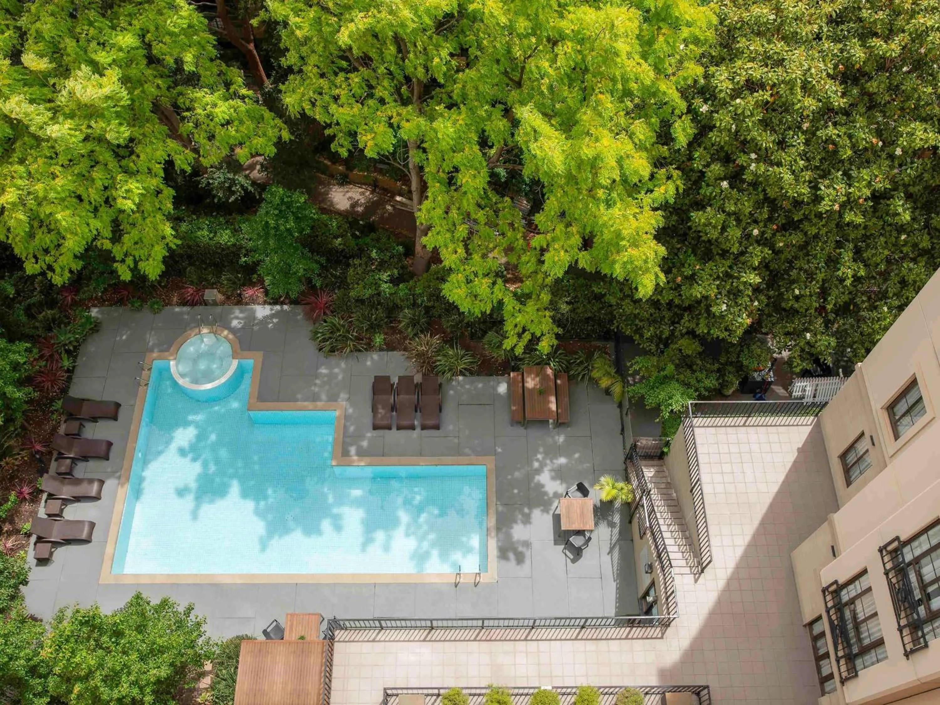 Property building in Mantra on Jolimont Melbourne