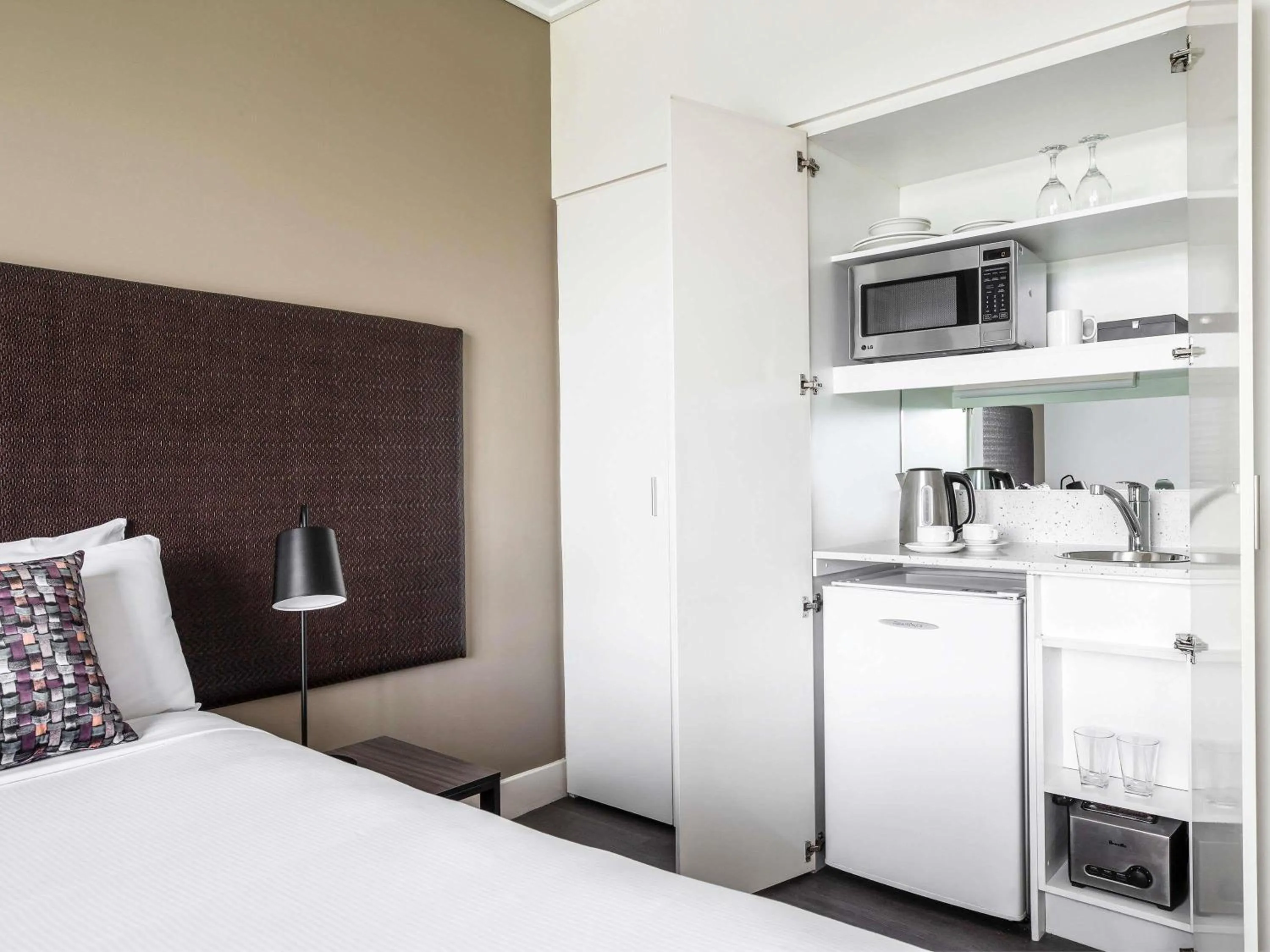 Bedroom, Bed in Mantra on Jolimont Melbourne