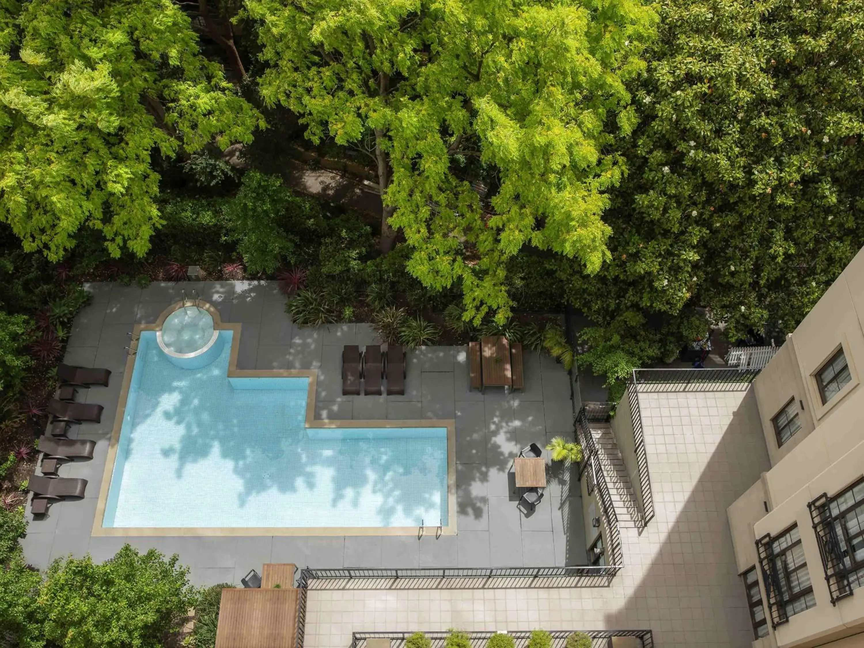 Pool view in Mantra on Jolimont Melbourne Pool view in Mantra on Jolimont Melbourne