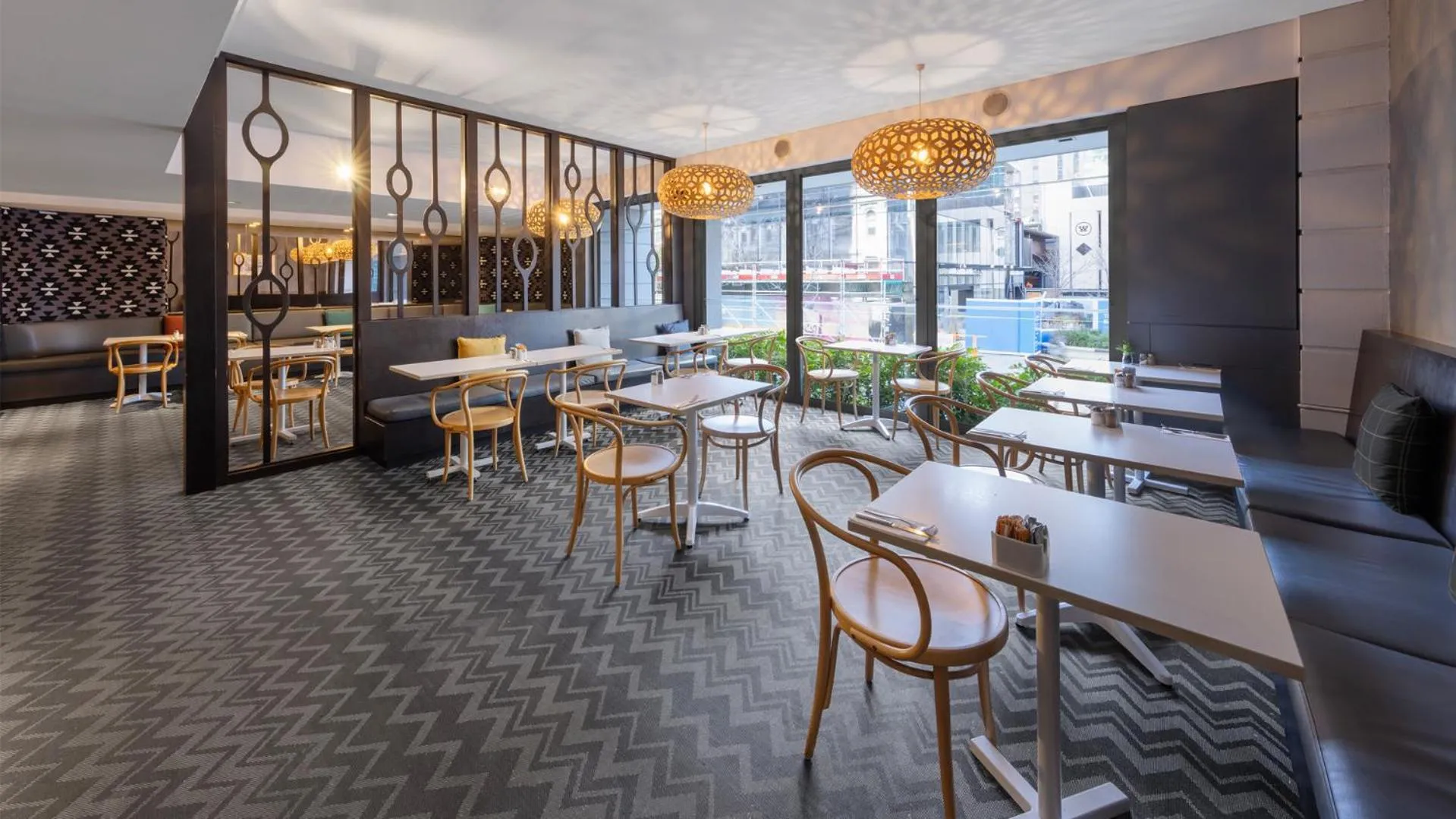 Restaurant/places to eat in Oaks Perth Hotel