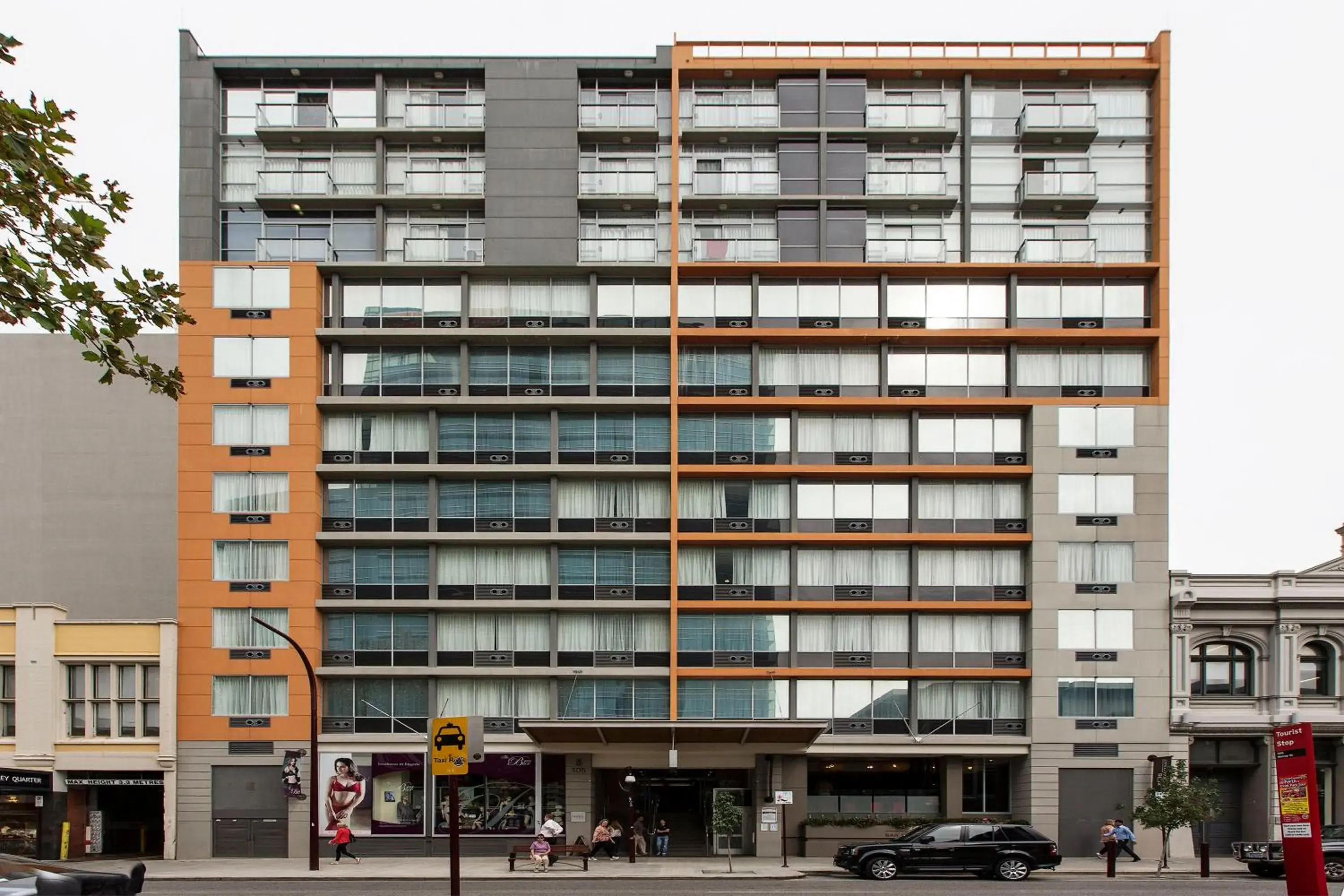 Facade/entrance in Oaks Perth Hotel Facade/entrance in Oaks Perth Hotel