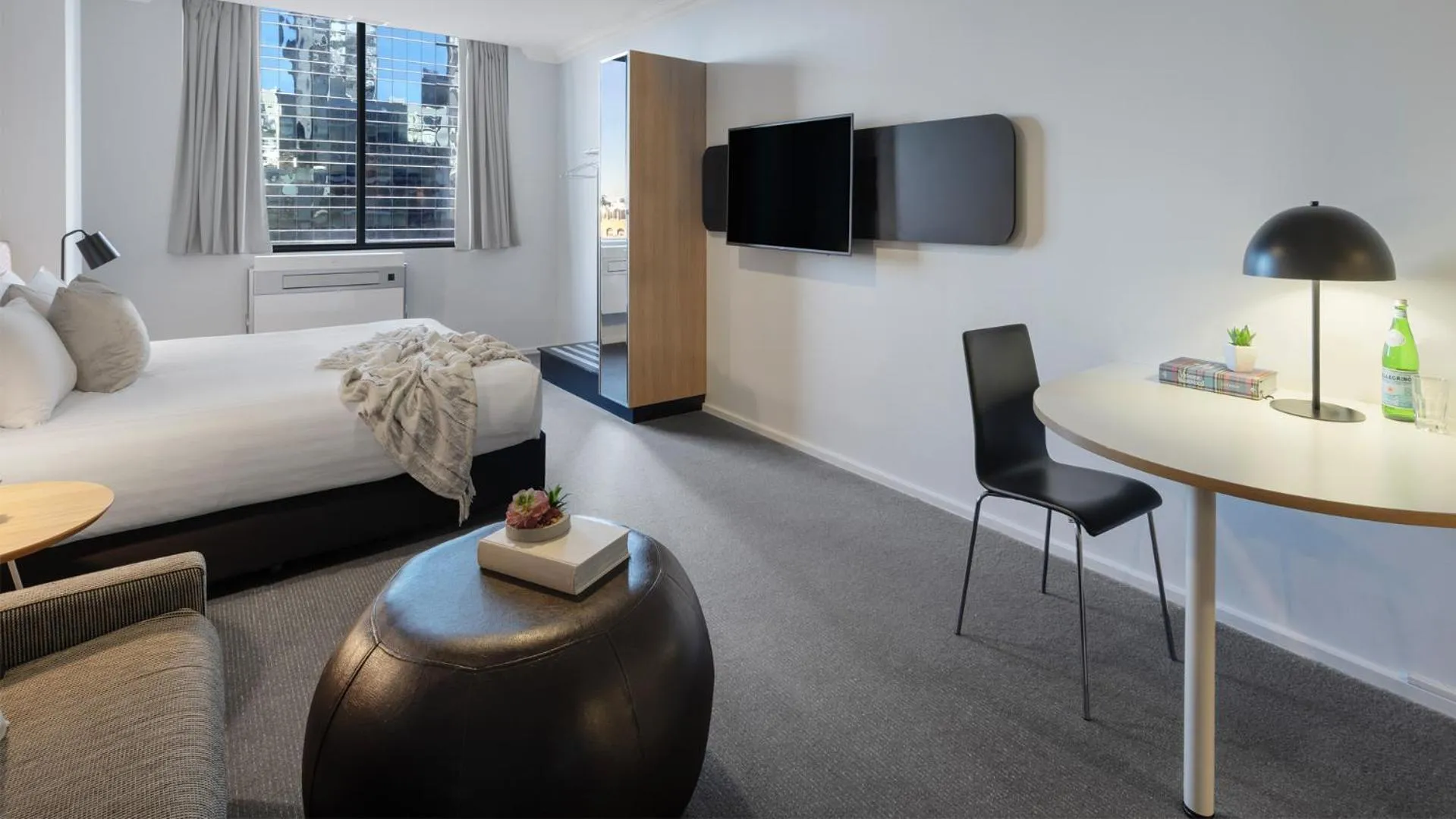 Bed in Oaks Perth Hotel