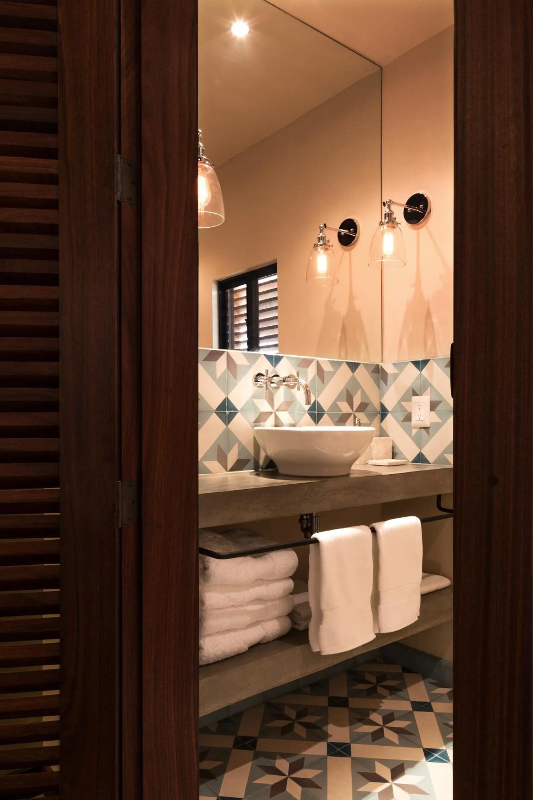 Bathroom, Bed in Malibu Popoyo