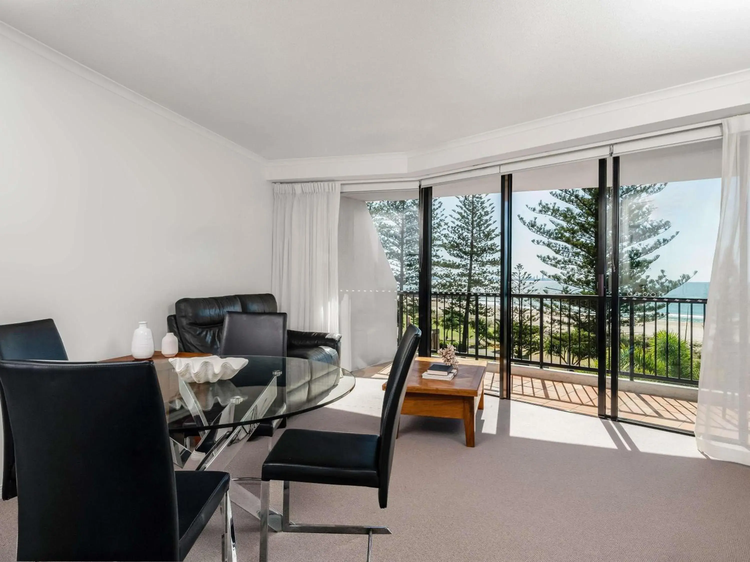 Bedroom in Mantra Coolangatta Beach Bedroom in Mantra Coolangatta Beach