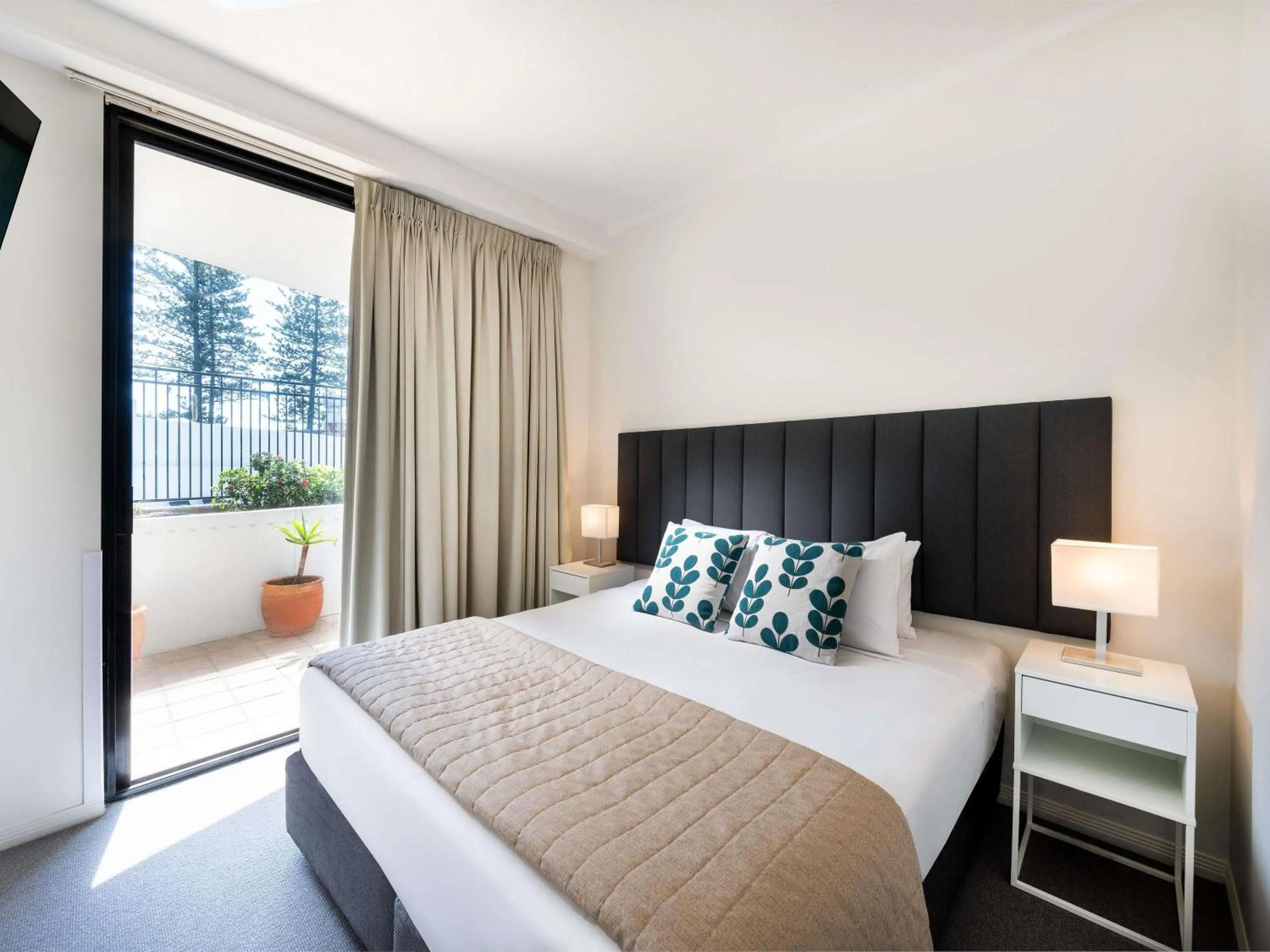 Bedroom, Bed in Mantra Coolangatta Beach