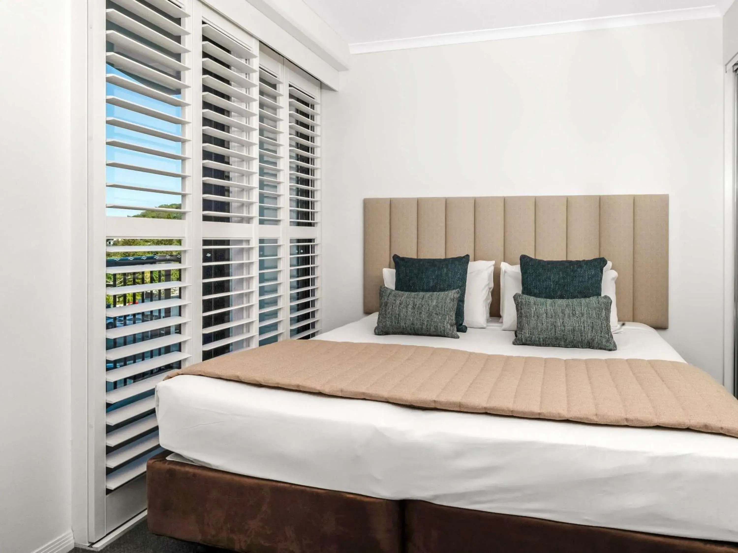 Bedroom, Bed in Mantra Coolangatta Beach Bedroom, Bed in Mantra Coolangatta Beach