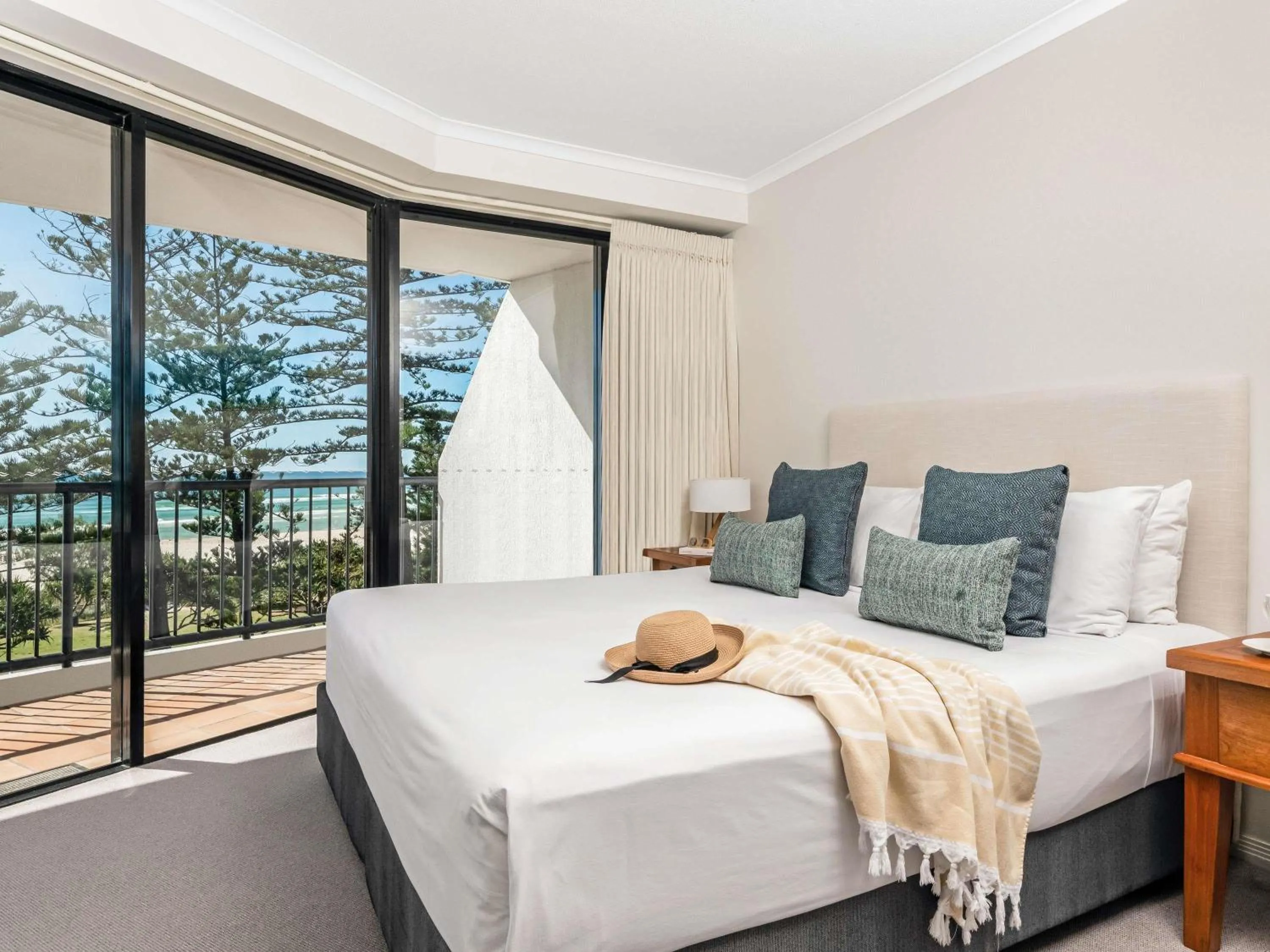 Bedroom, Bed in Mantra Coolangatta Beach