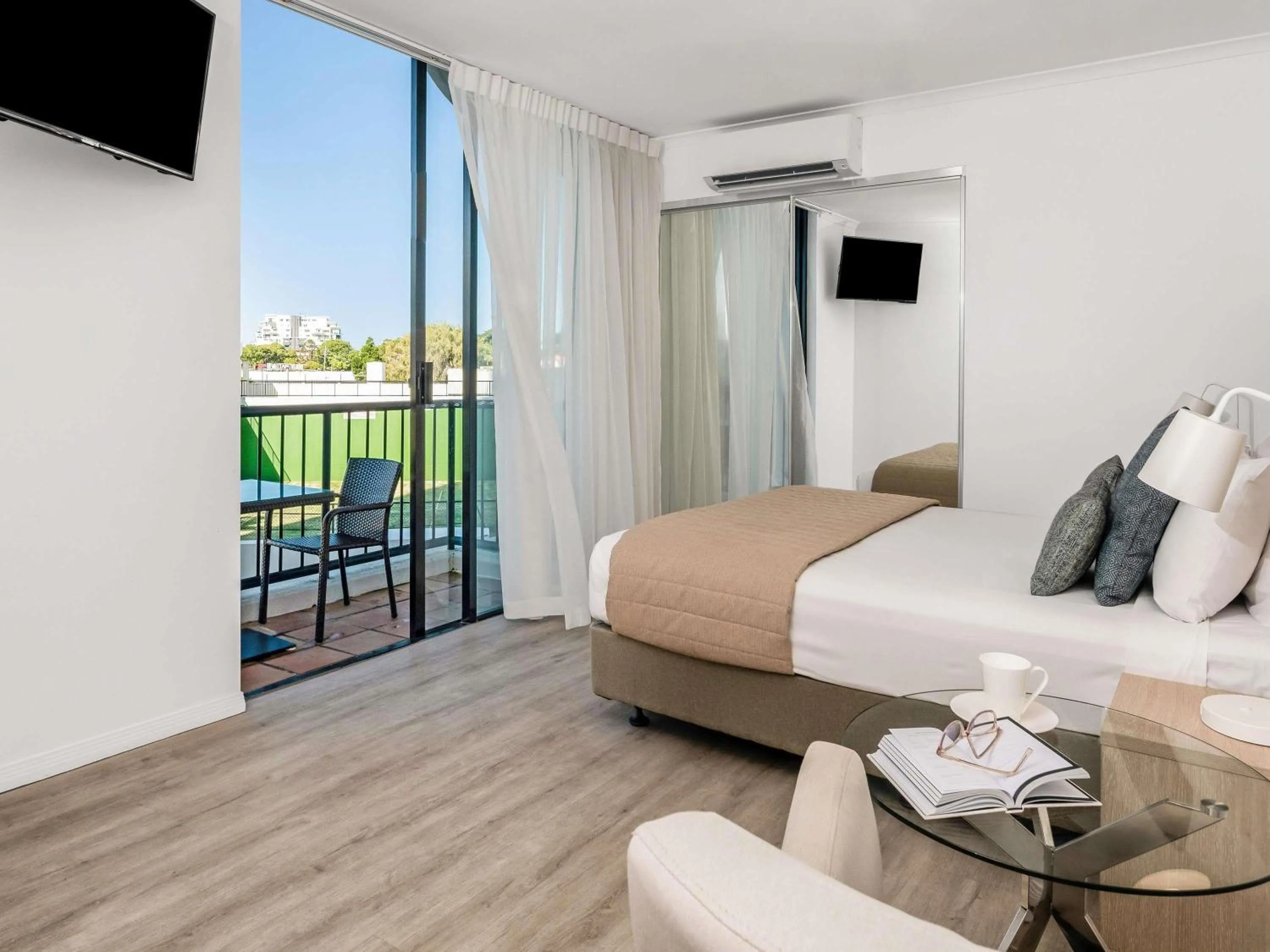 Bedroom, Bed in Mantra Coolangatta Beach