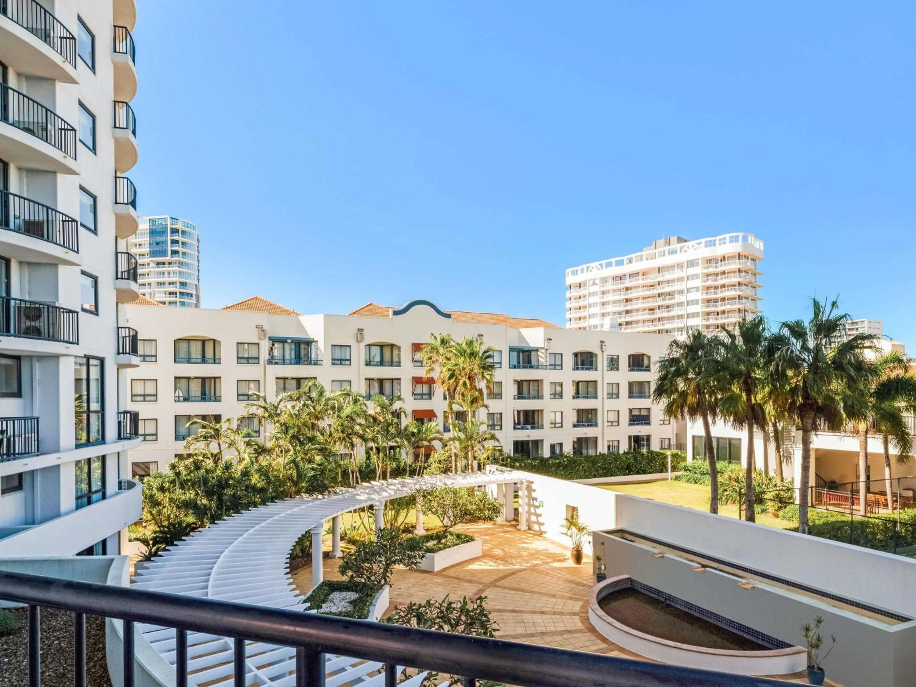 Property building in Mantra Coolangatta Beach