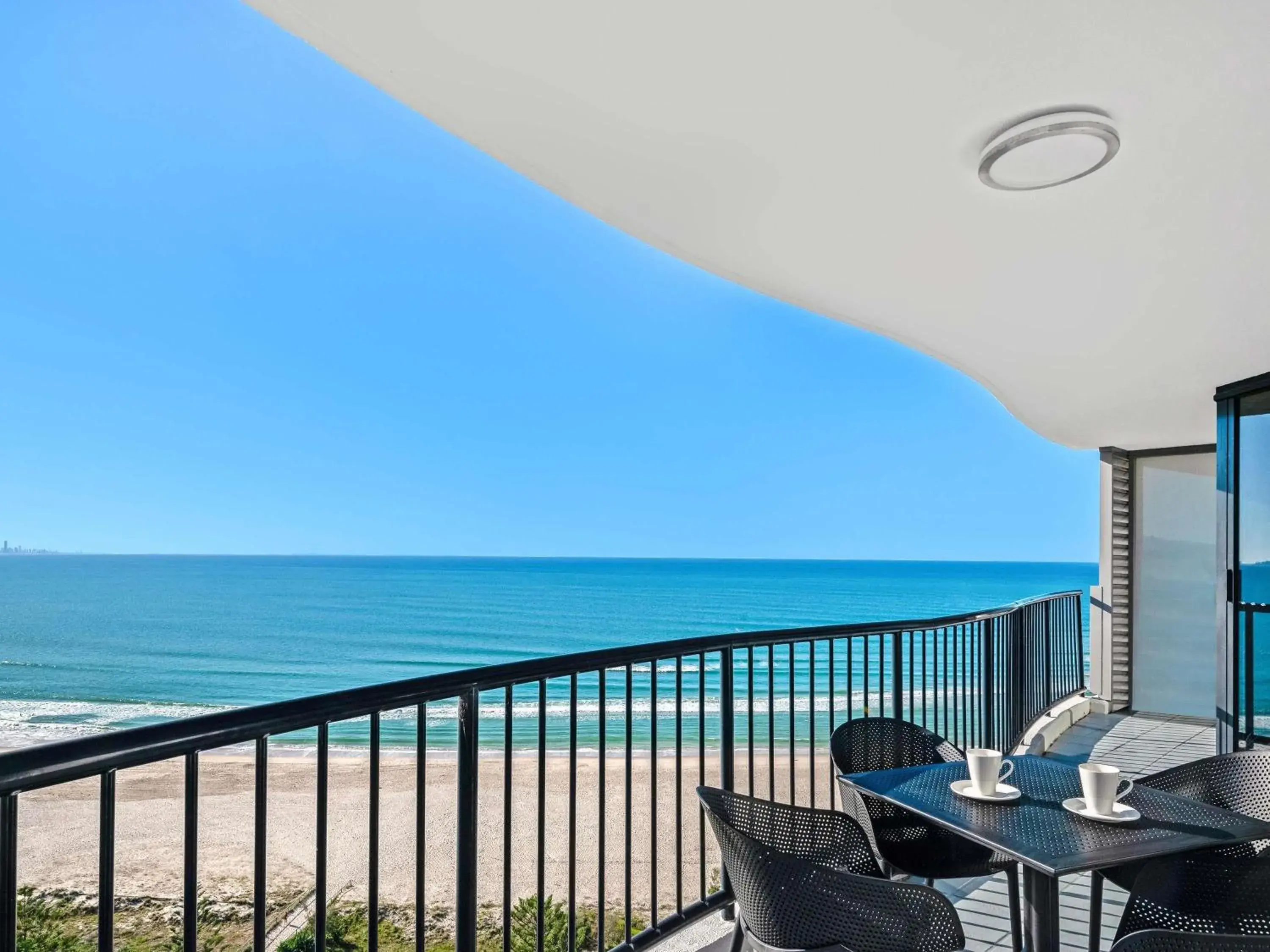 Bedroom in Mantra Coolangatta Beach Bedroom in Mantra Coolangatta Beach