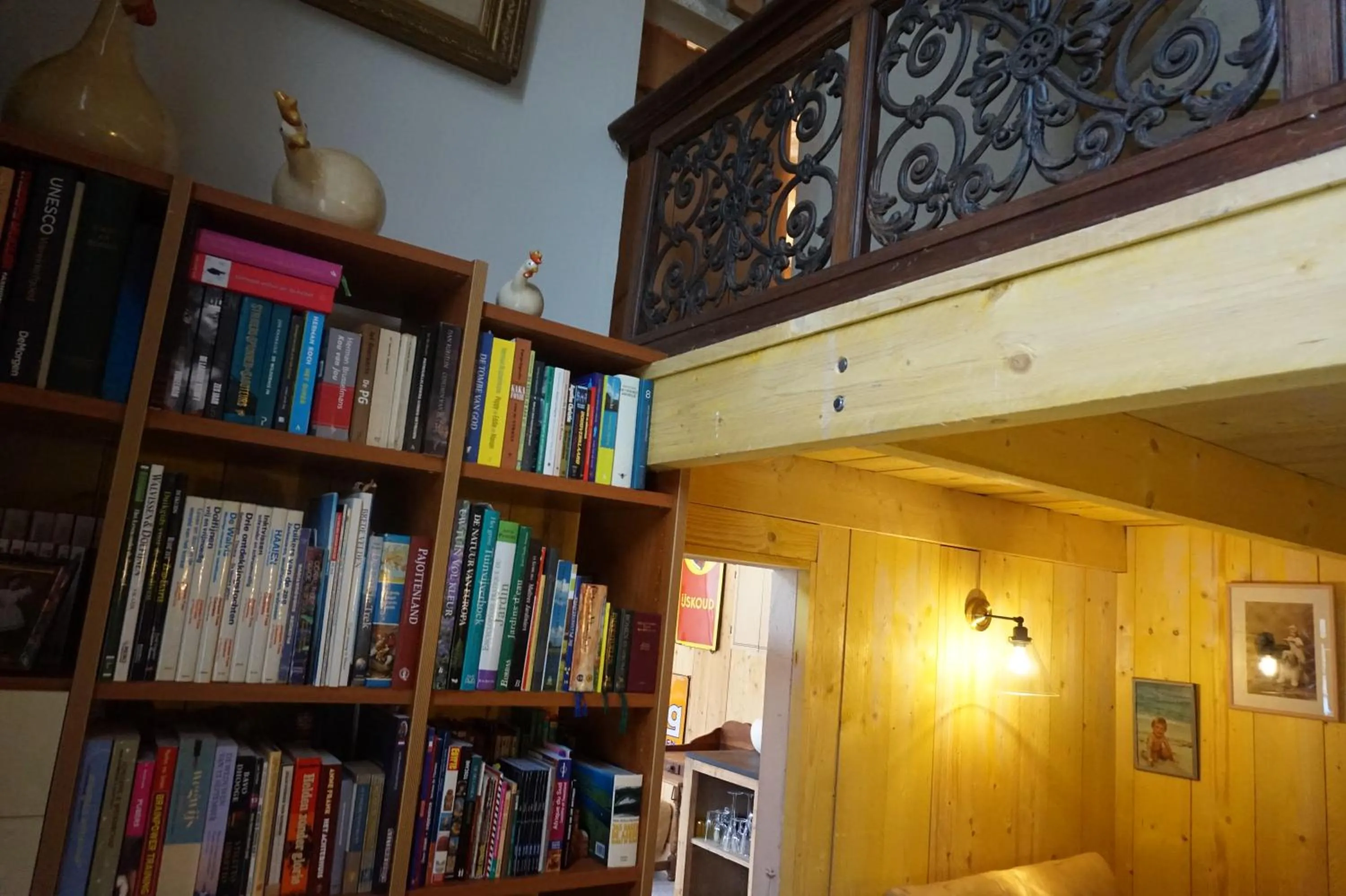 Library in Le Clos des Troubadours