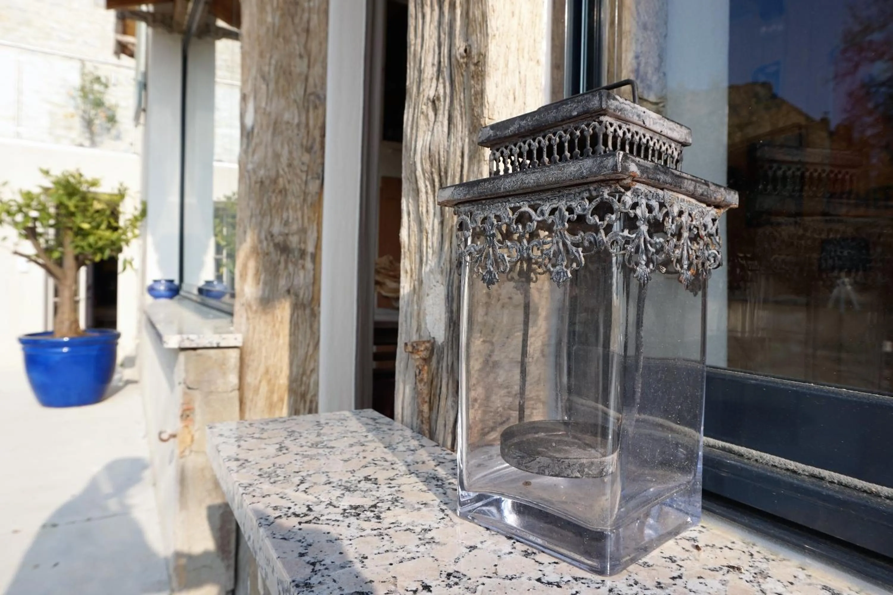 Decorative detail in Le Clos des Troubadours