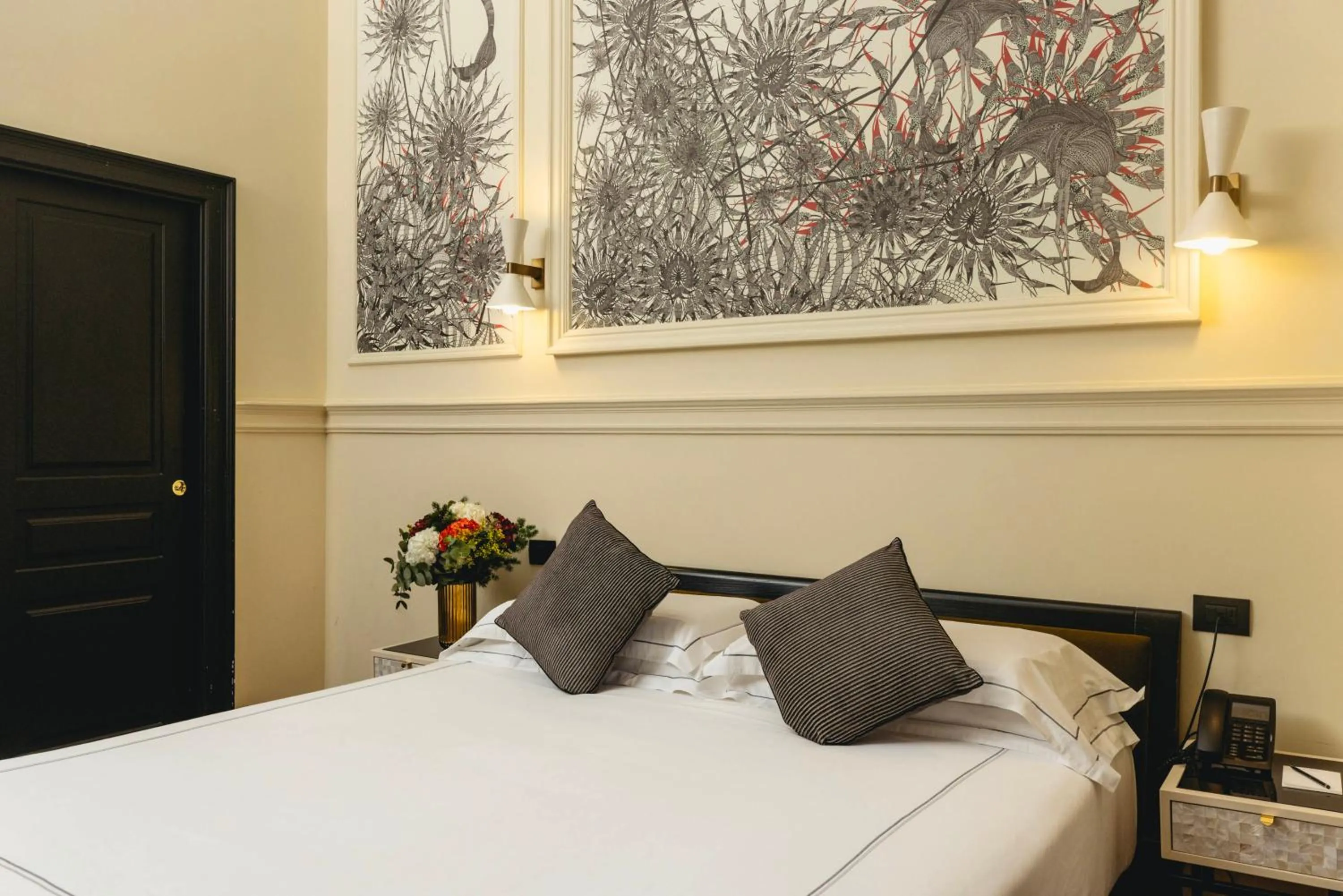 Bedroom, Bed in Roma Luxus Hotel