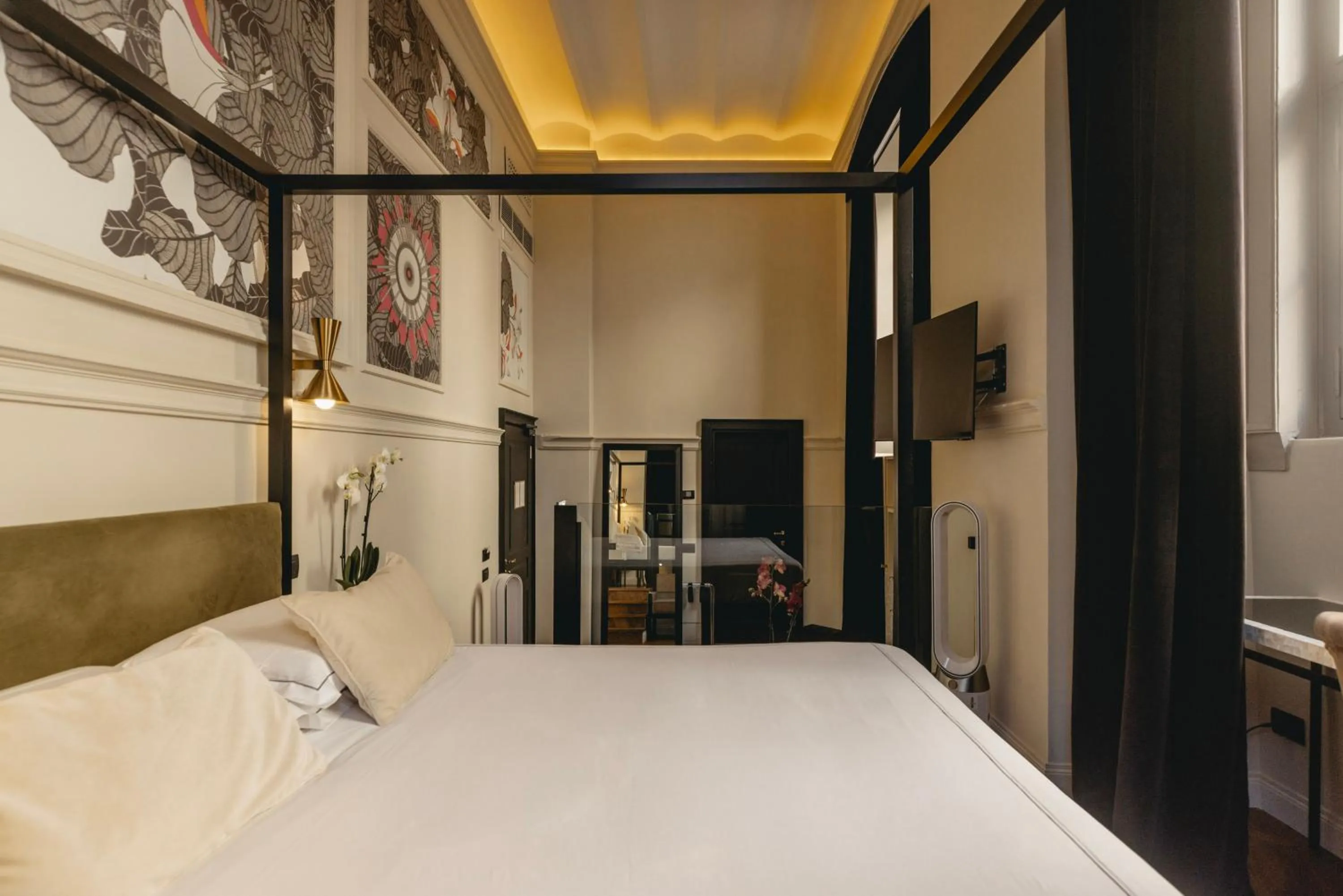 Bedroom, Bed in Roma Luxus Hotel