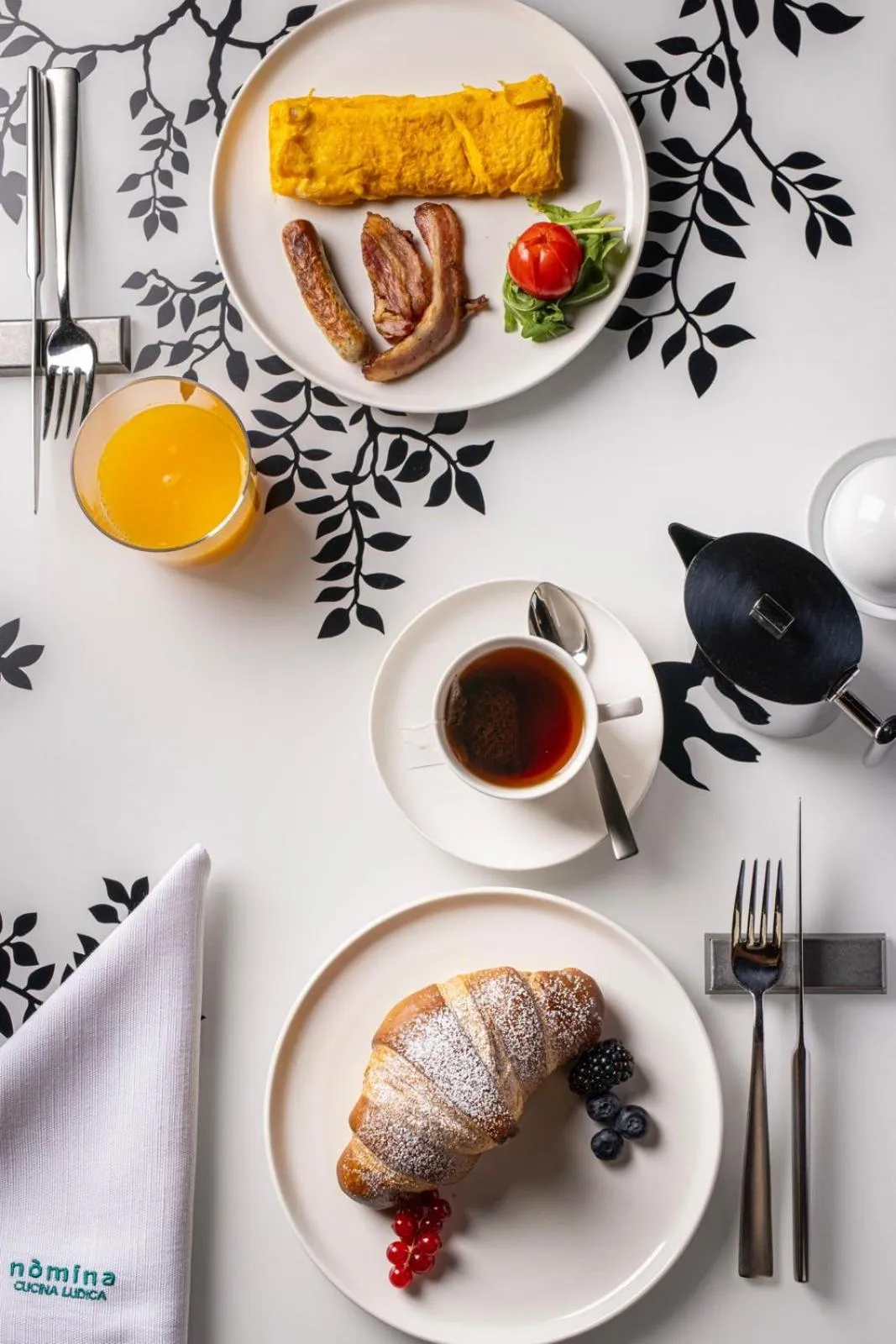 Restaurant/places to eat in Roma Luxus Hotel