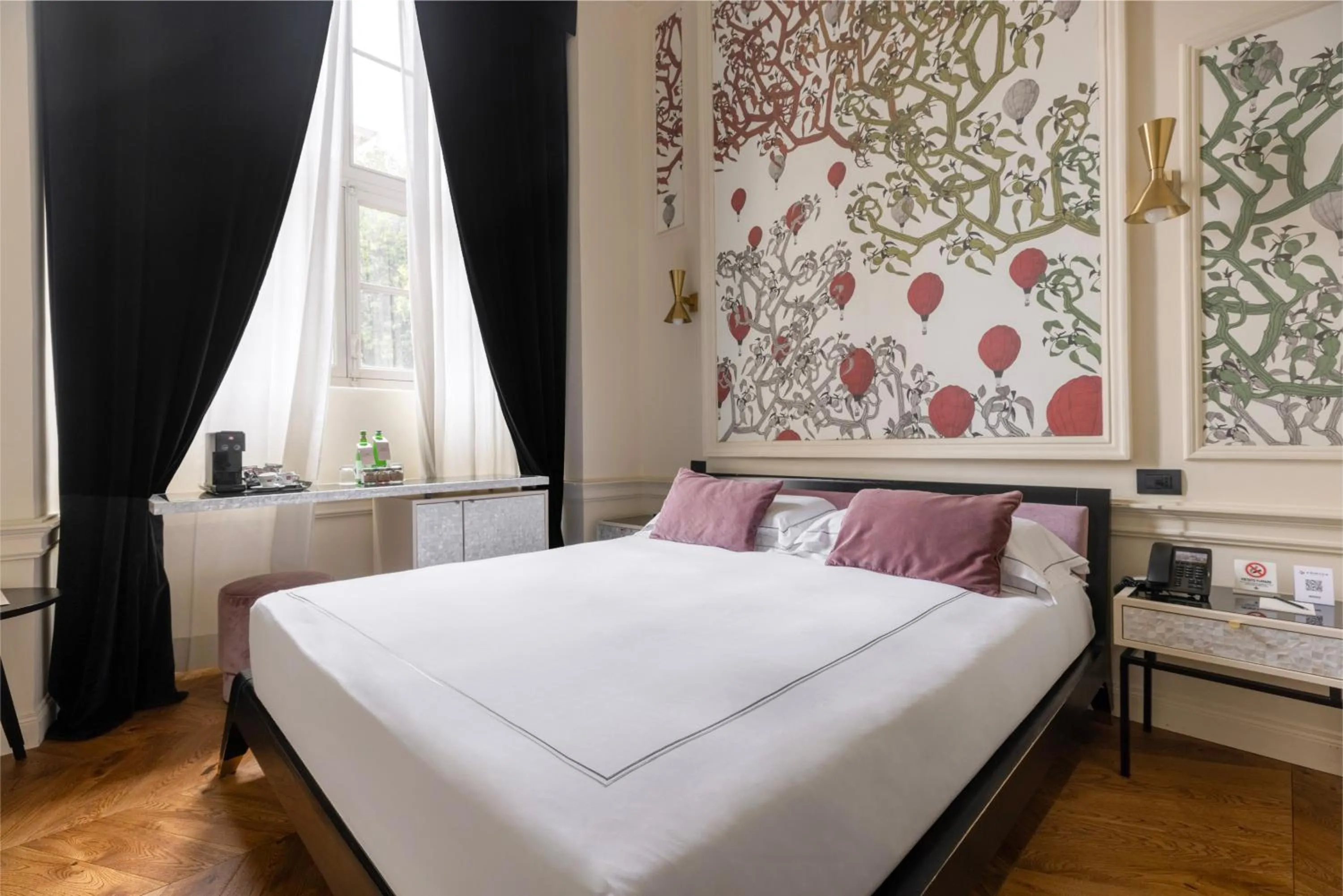 City view, Bed in Roma Luxus Hotel