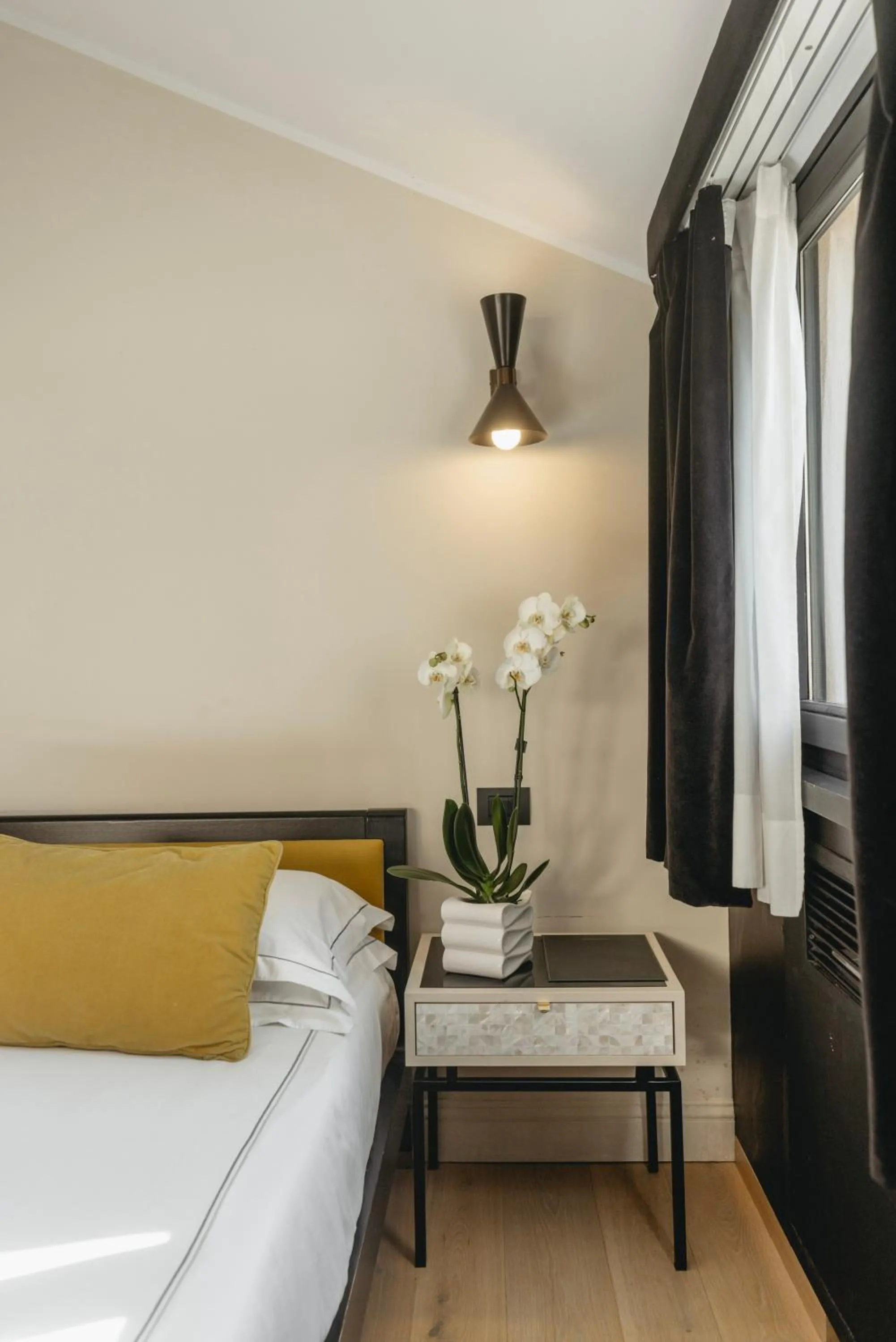 Bed in Roma Luxus Hotel