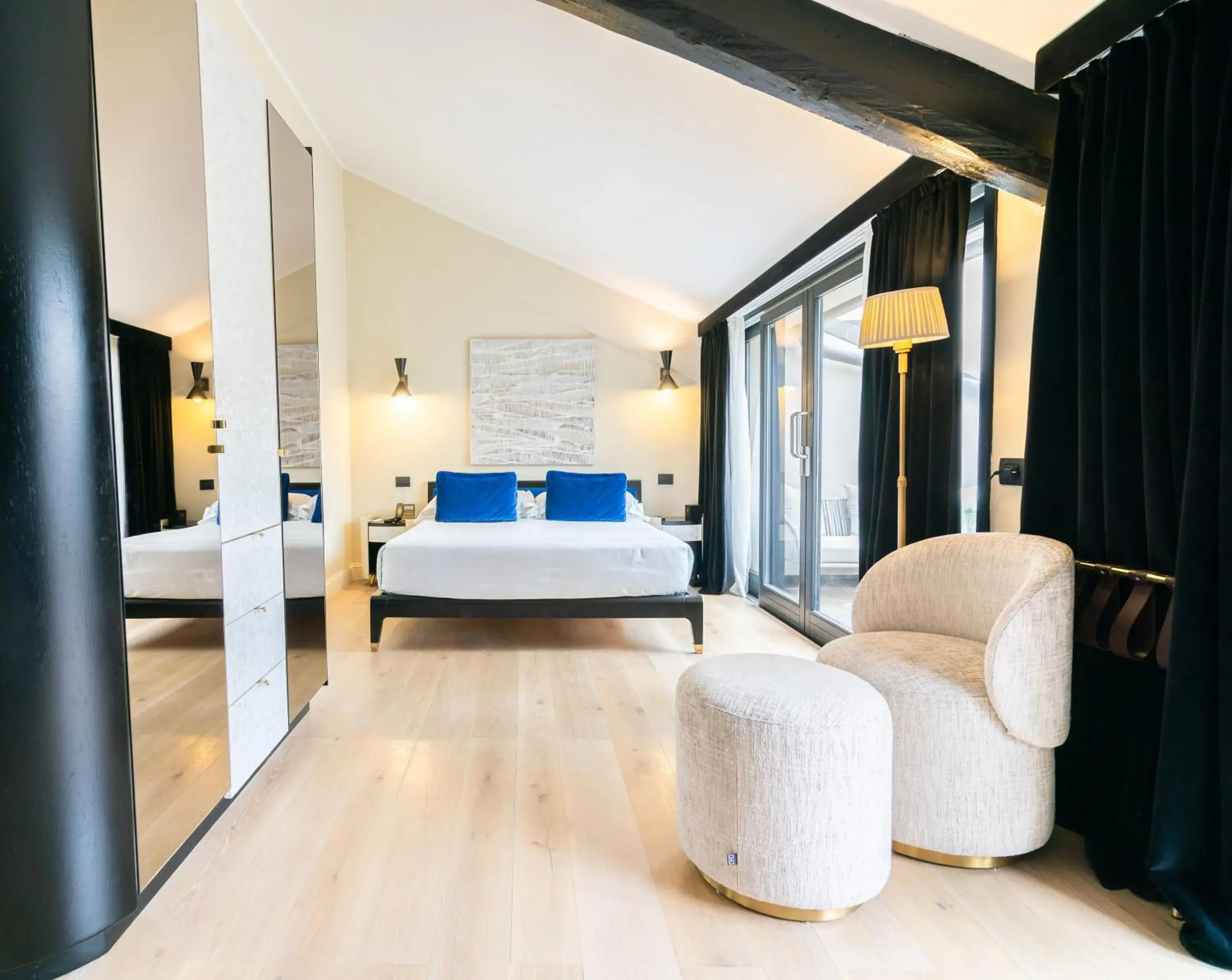 Junior Suite with City View in Roma Luxus Hotel Junior Suite with City View in Roma Luxus Hotel