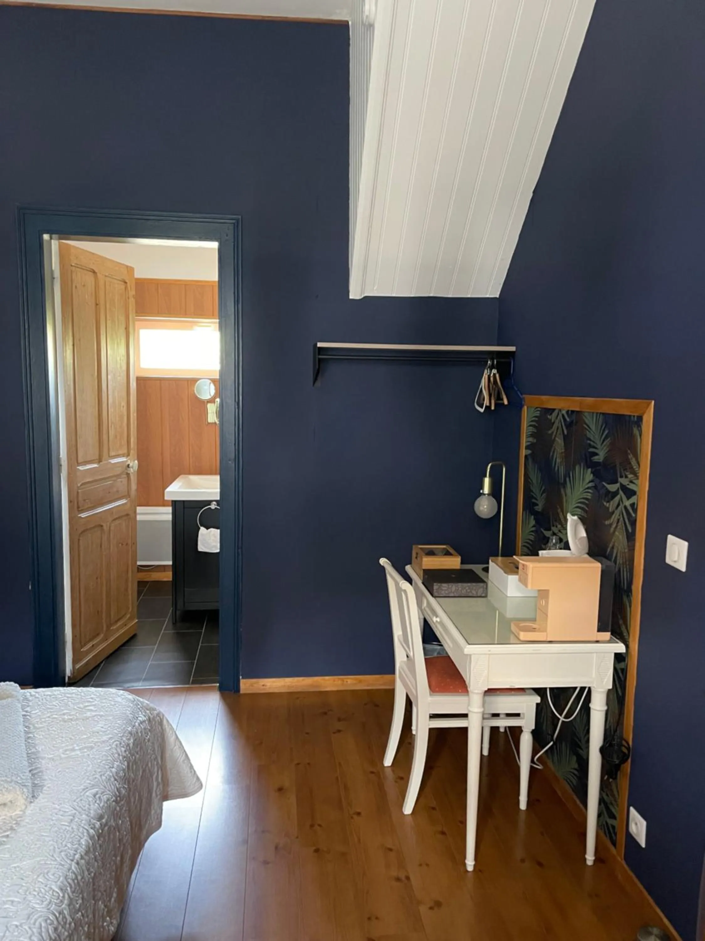 Photo of the whole room in Au Bois Dormant