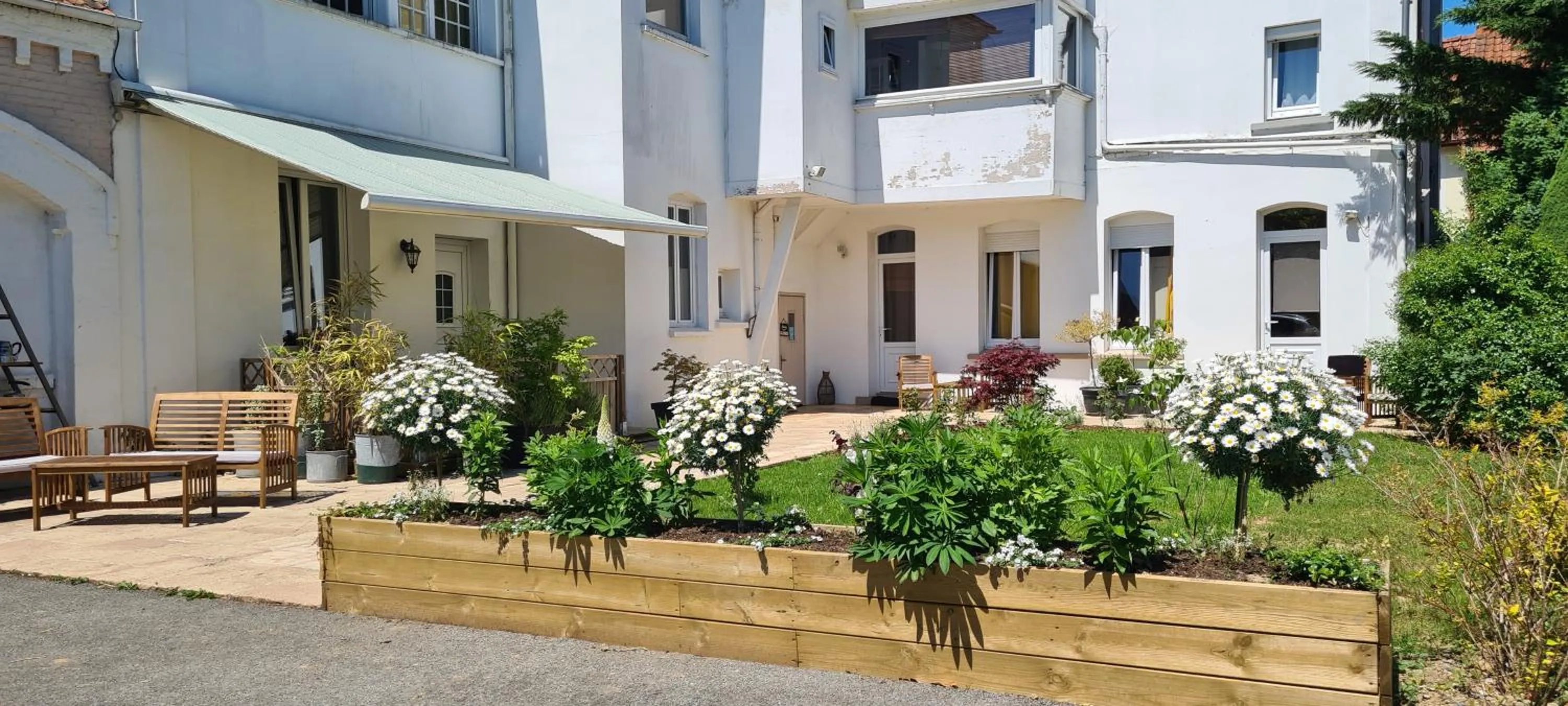 Property building in Au Bois Dormant