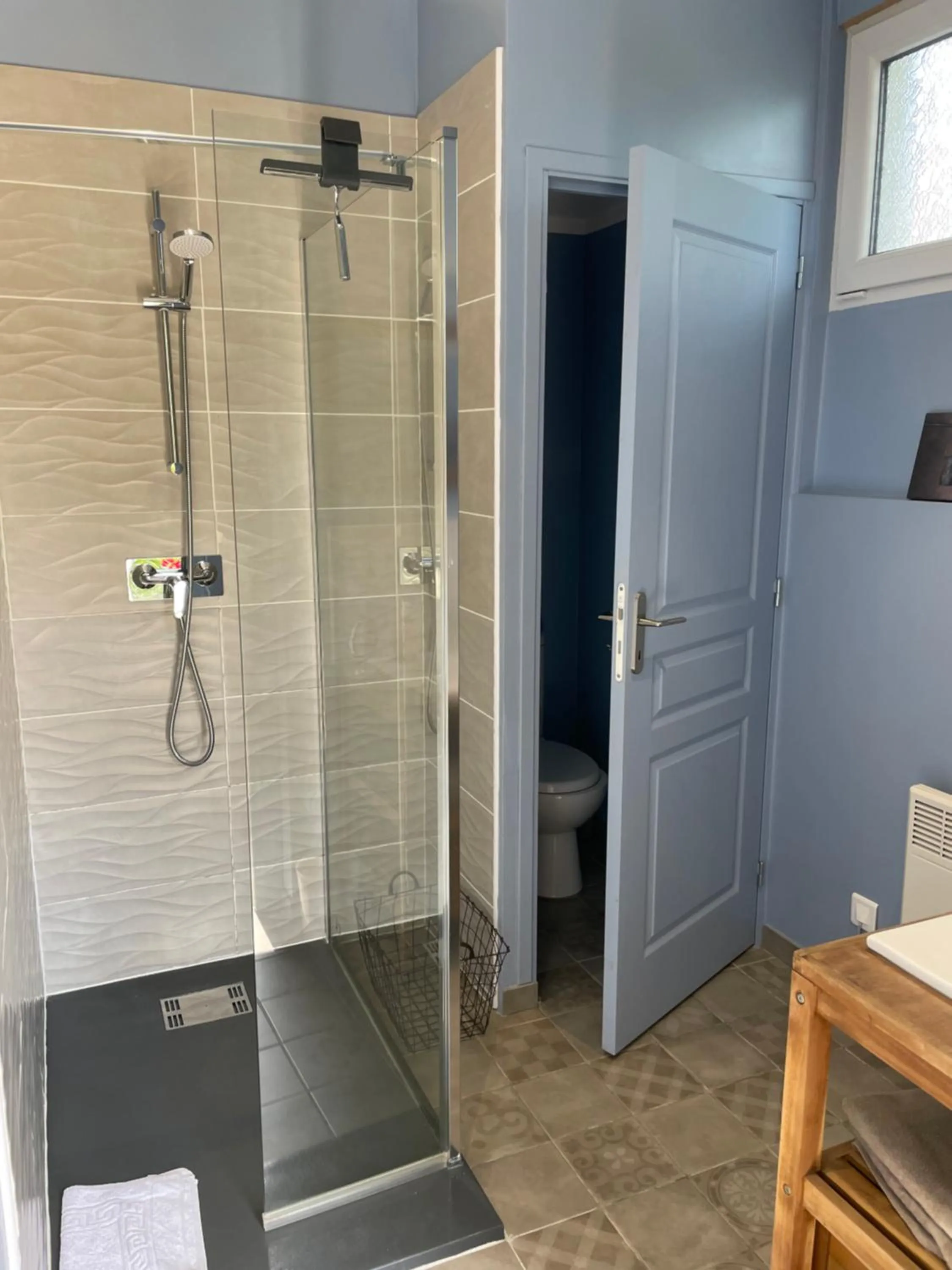 Shower in Au Bois Dormant