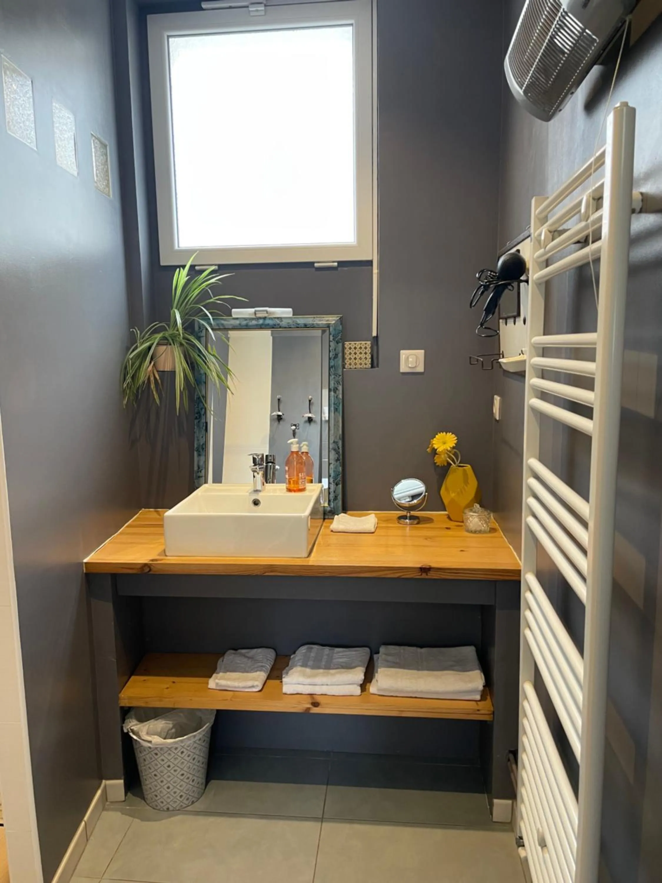 Bathroom in Au Bois Dormant