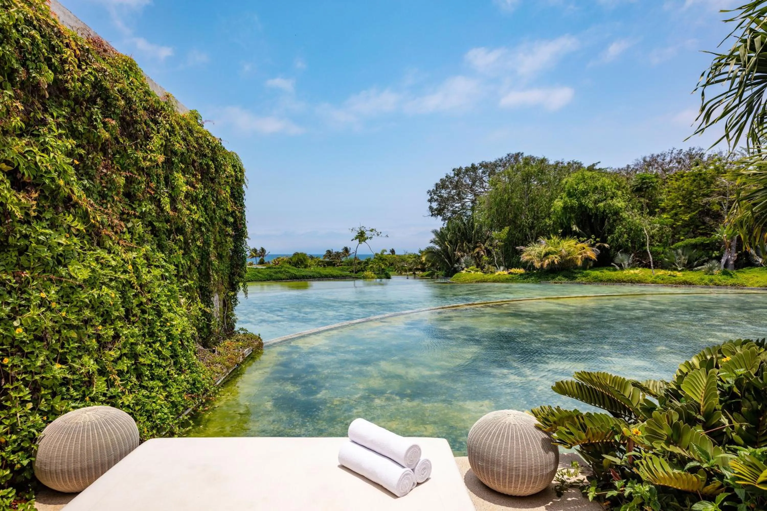 Photo of the whole room in W Punta de Mita