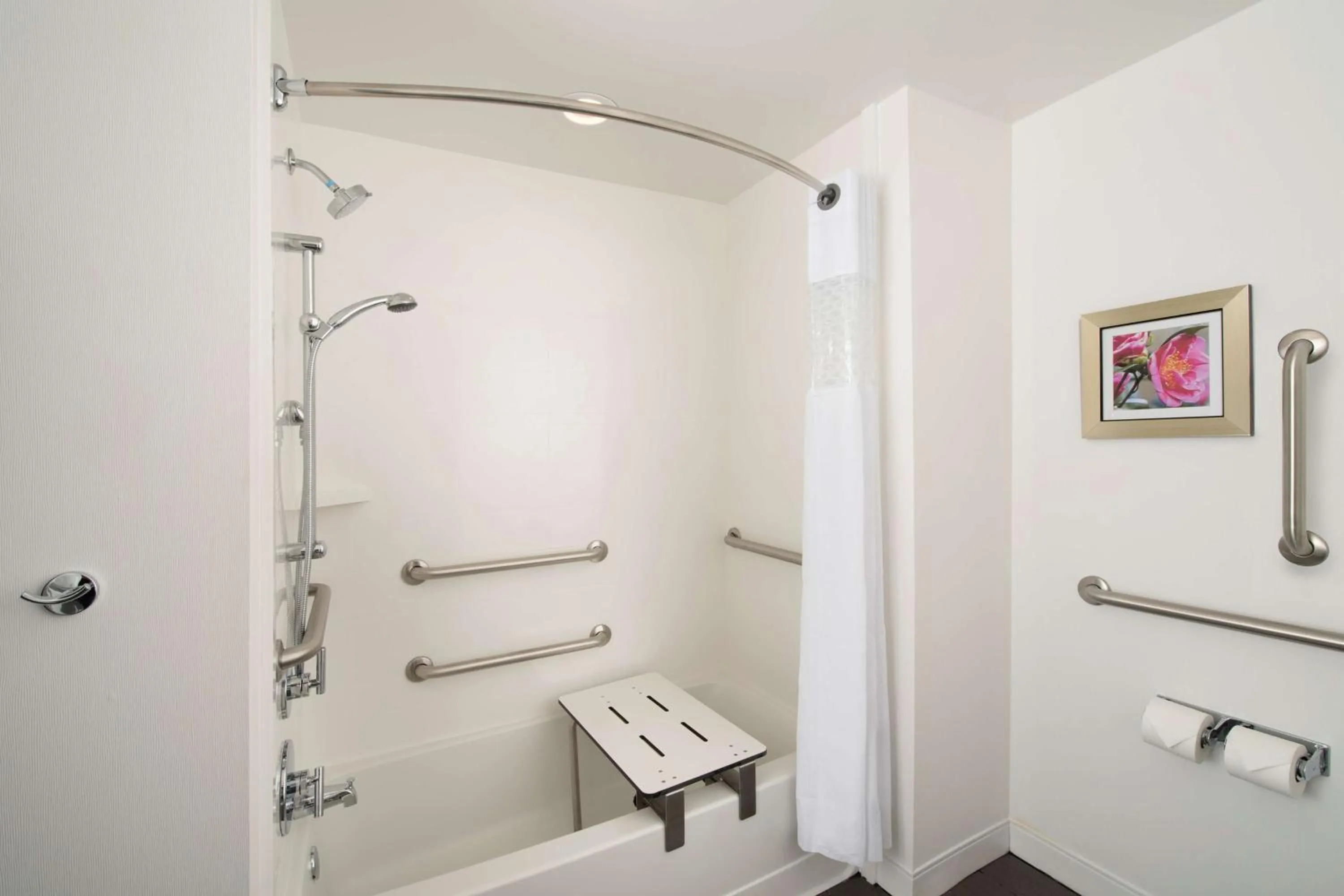 Bathroom in Hampton Inn Huntsville/Village of Providence, AL