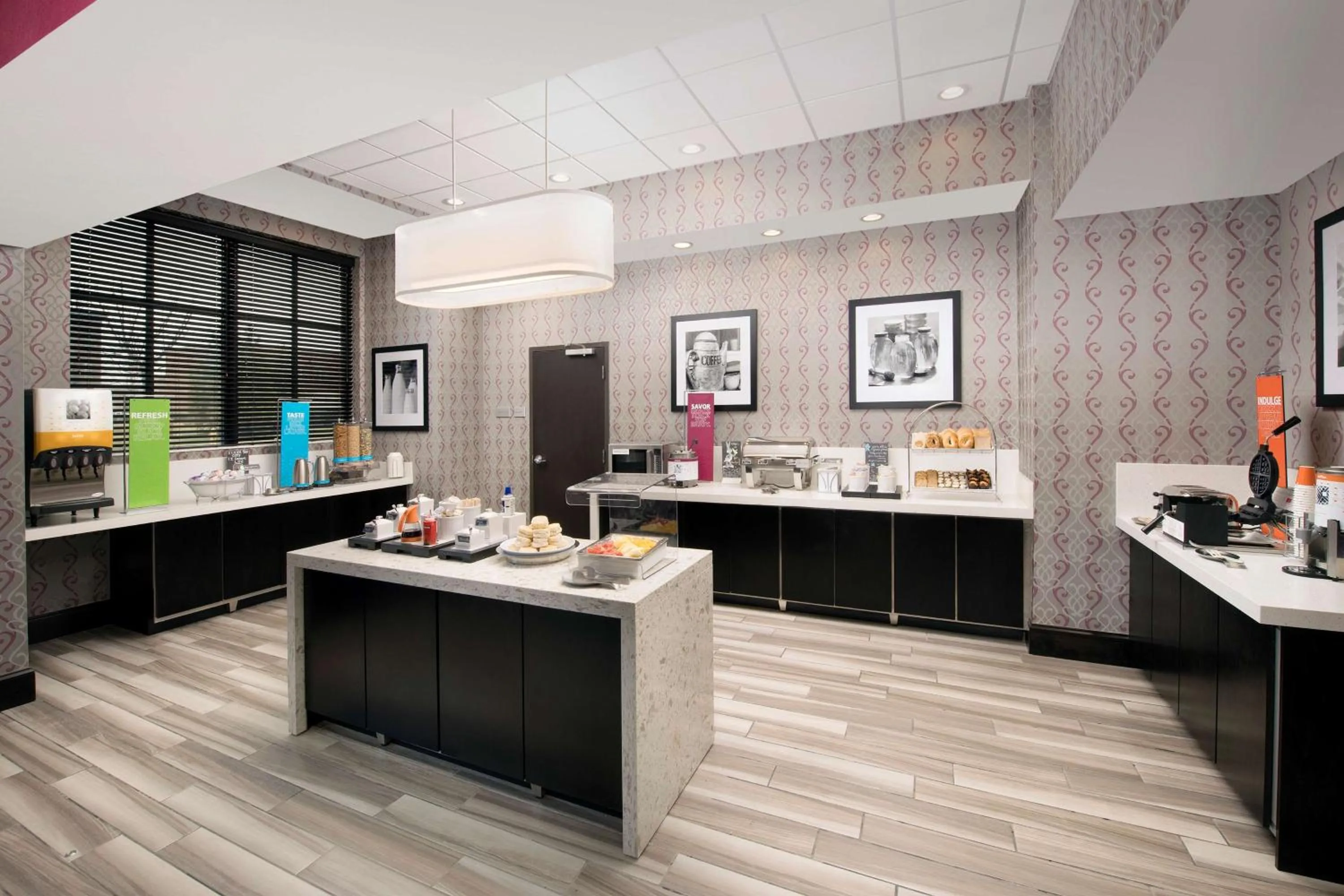 Breakfast in Hampton Inn Huntsville/Village of Providence, AL