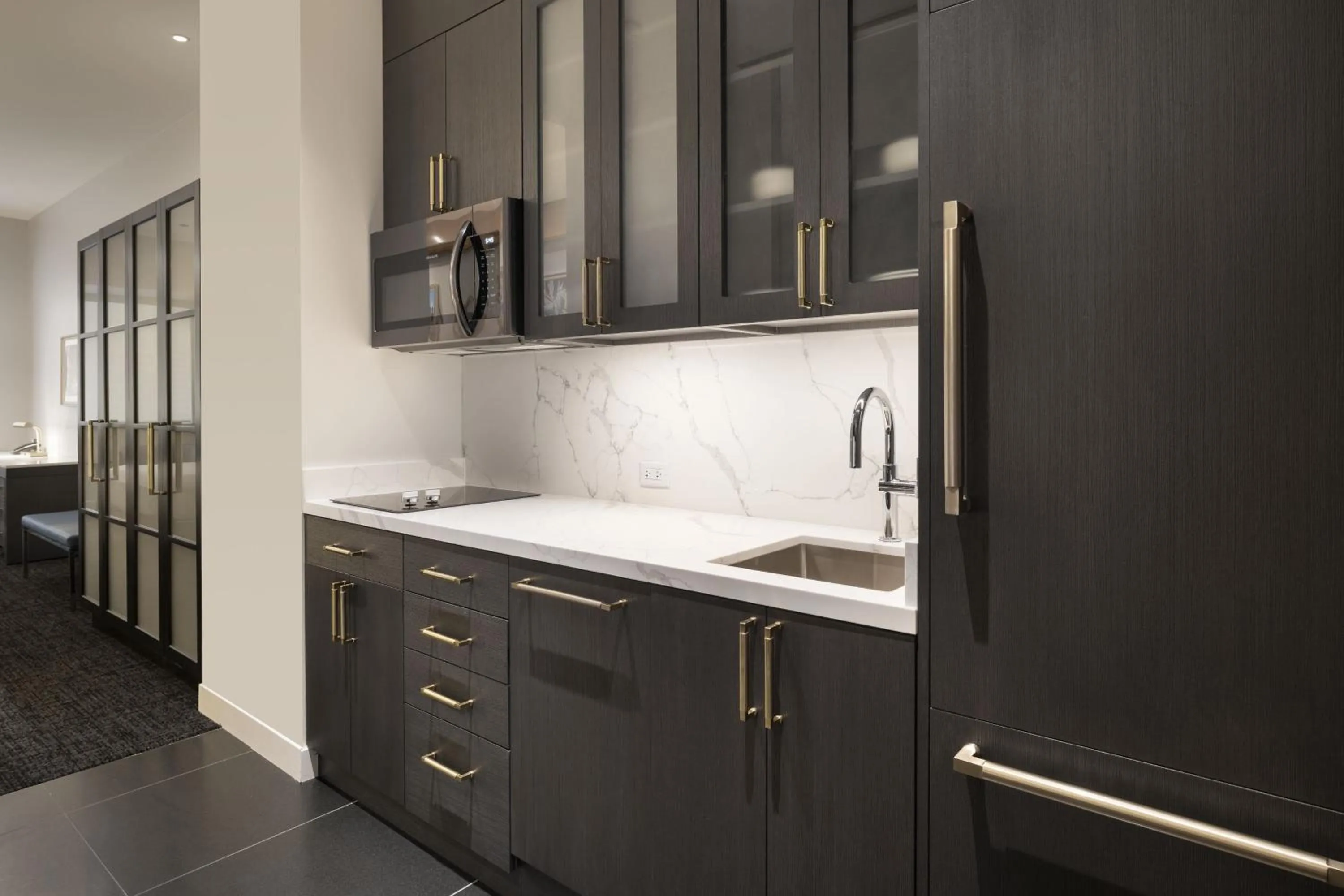 Kitchen or kitchenette in Conrad Chicago