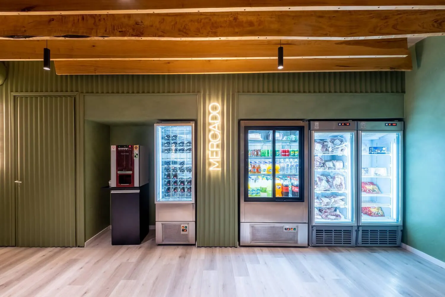 Food and drinks in Suite House Carilo
