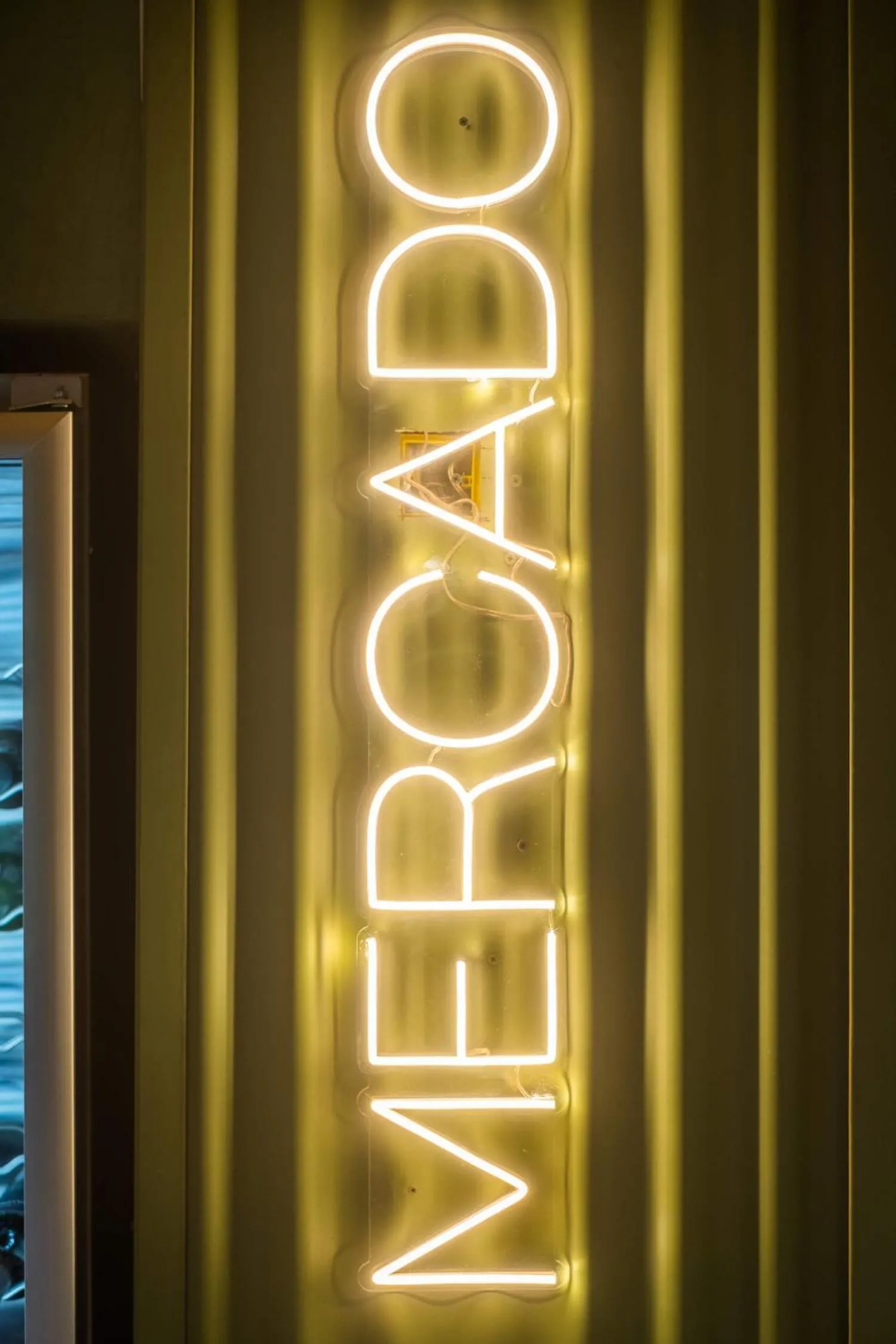 Logo/Certificate/Sign in Suite House Carilo
