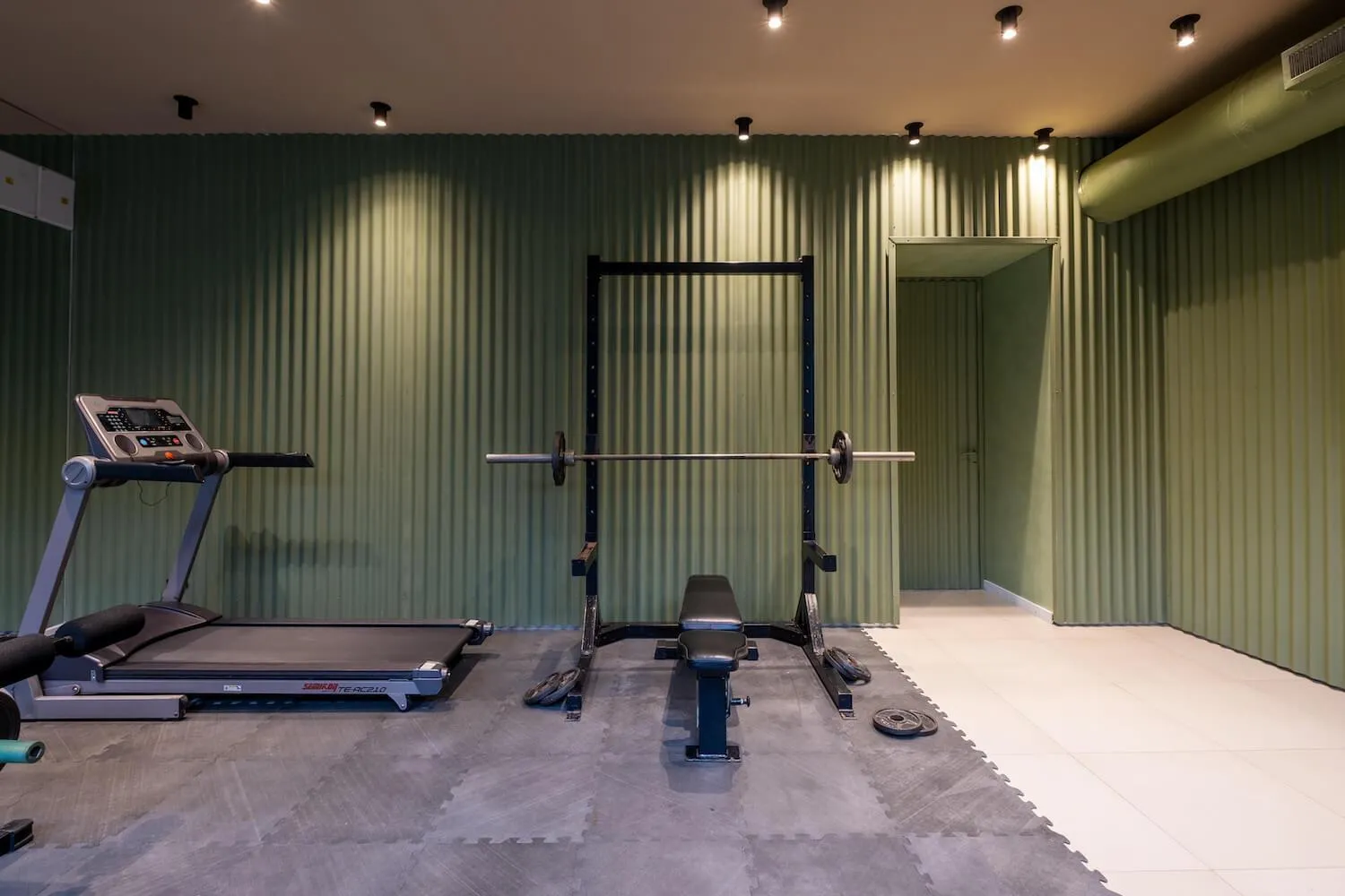 Fitness centre/facilities in Suite House Carilo