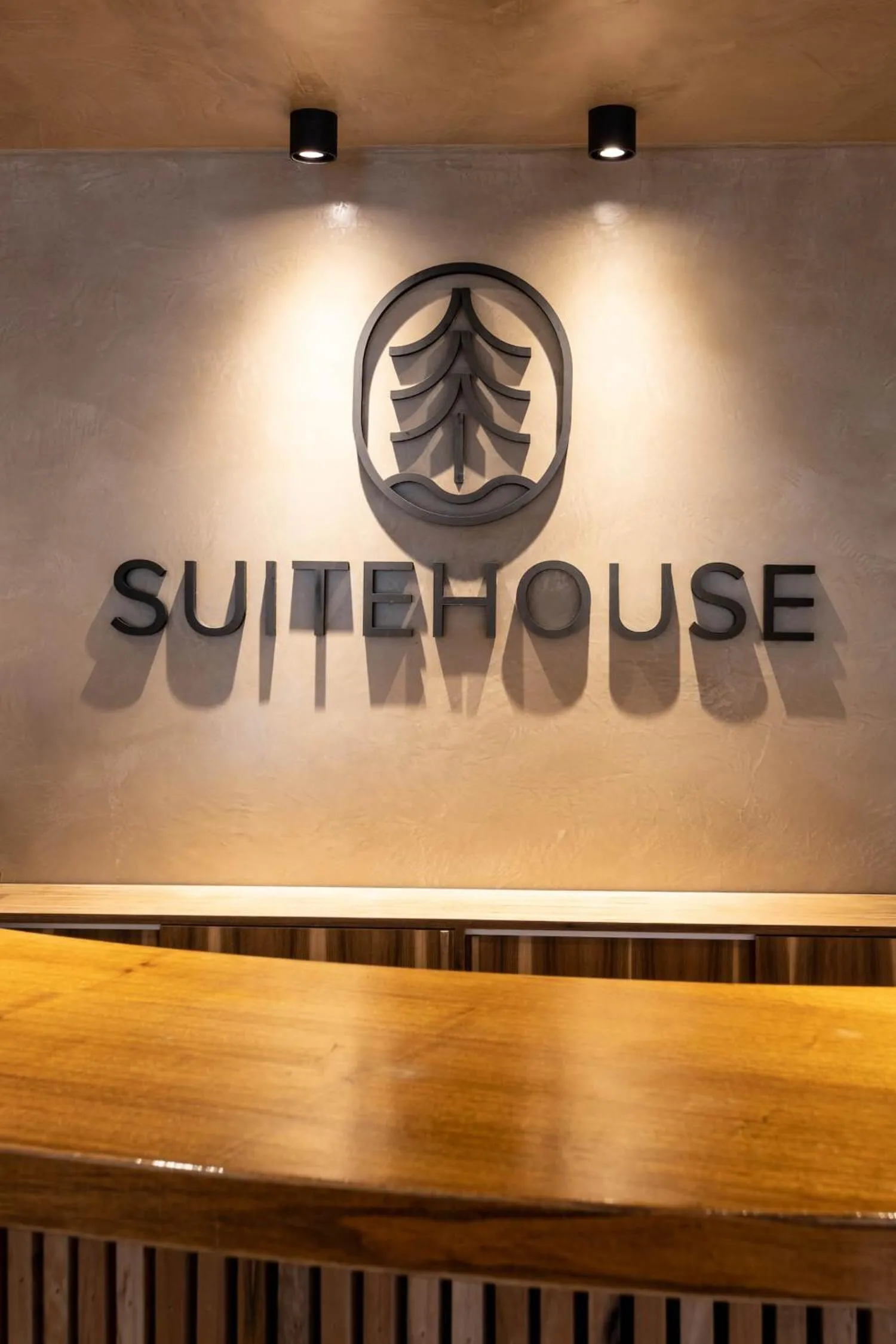 Property logo or sign in Suite House Carilo