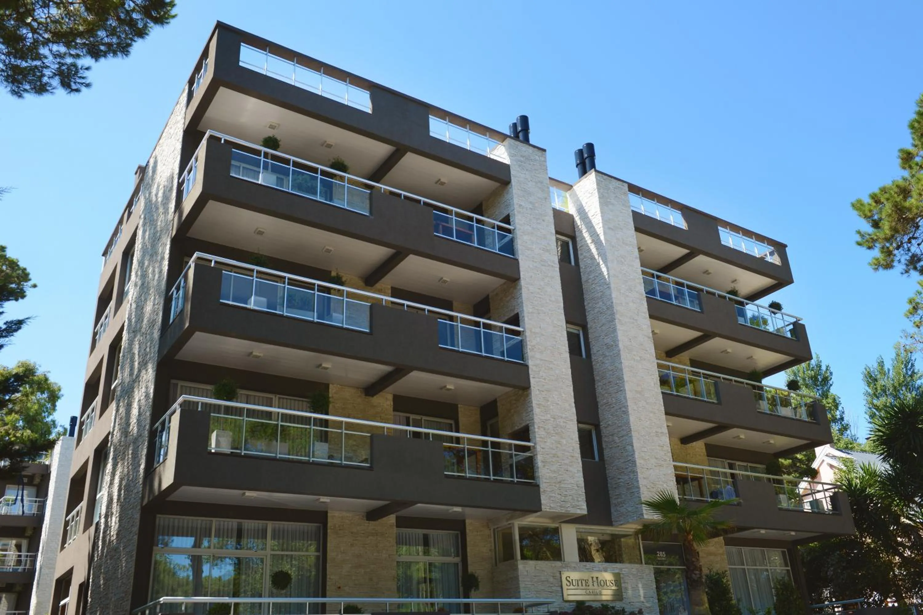 Facade/entrance in Suite House Carilo