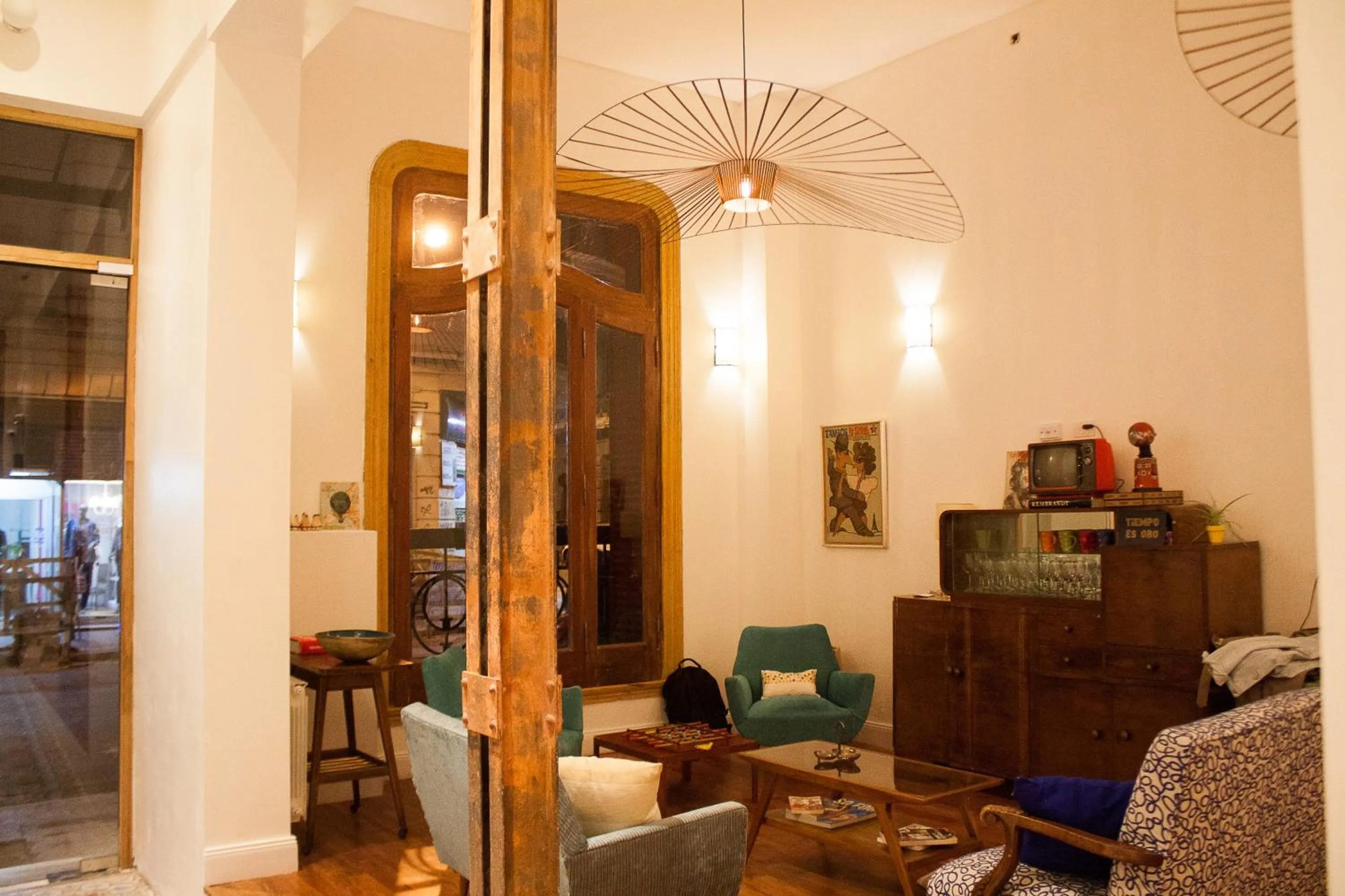 Lounge or bar in L'Adresse Hôtel Boutique