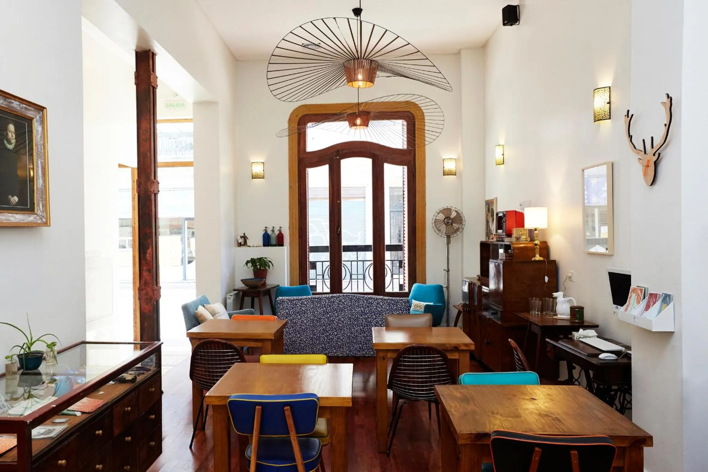 Lounge or bar in L'Adresse Hôtel Boutique