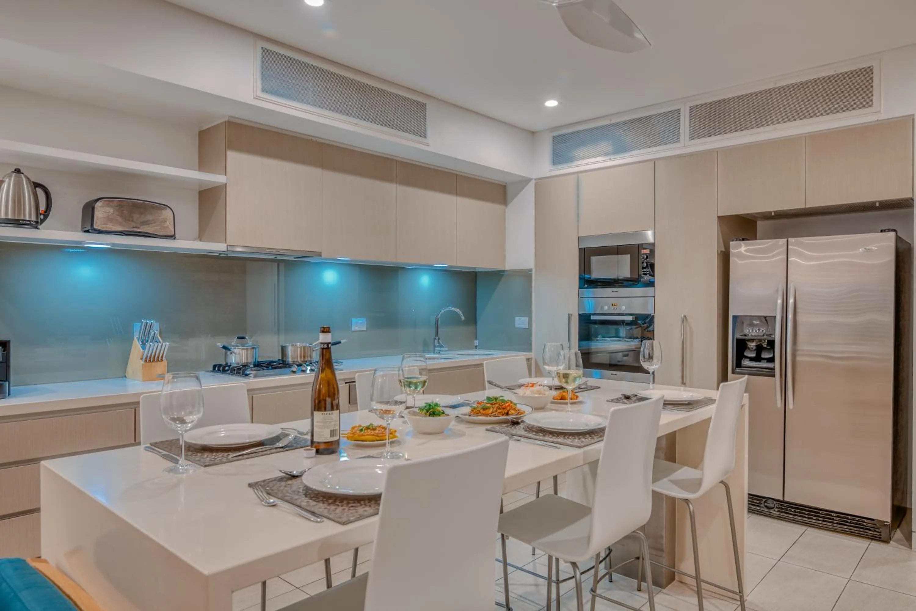 Kitchen or kitchenette in Coconut Grove