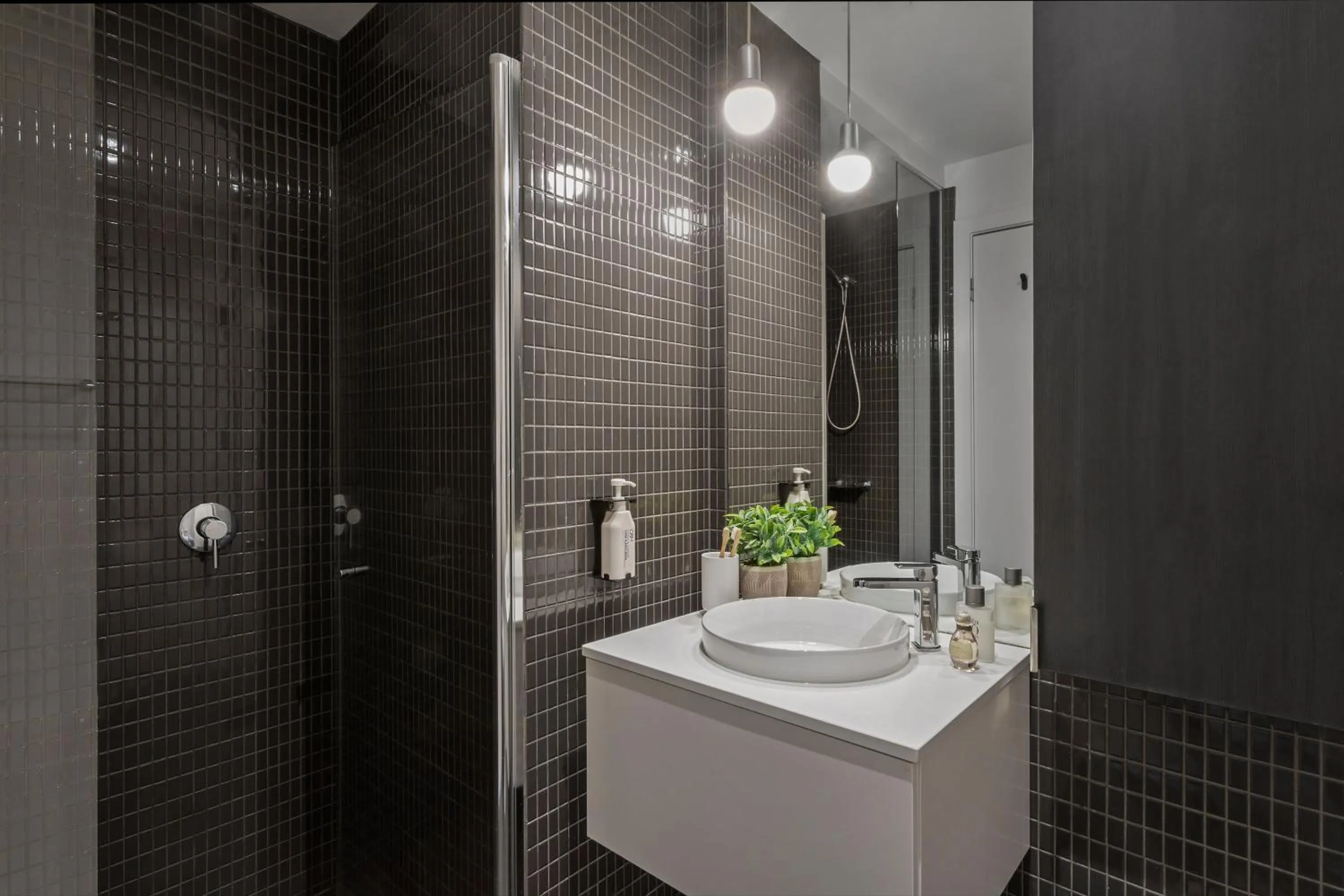 Shower in Punthill South Yarra Grand