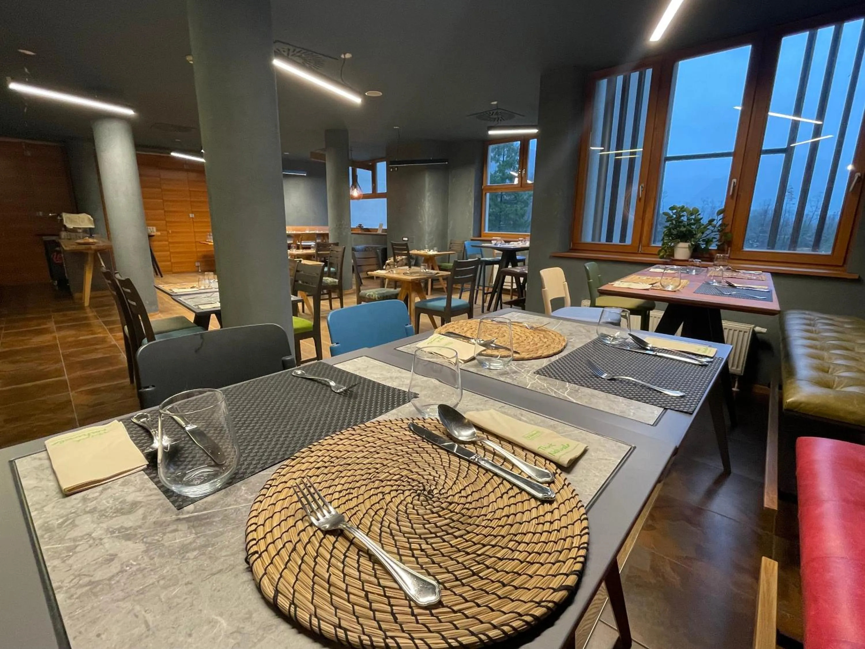 Restaurant/places to eat in Hotel Boka