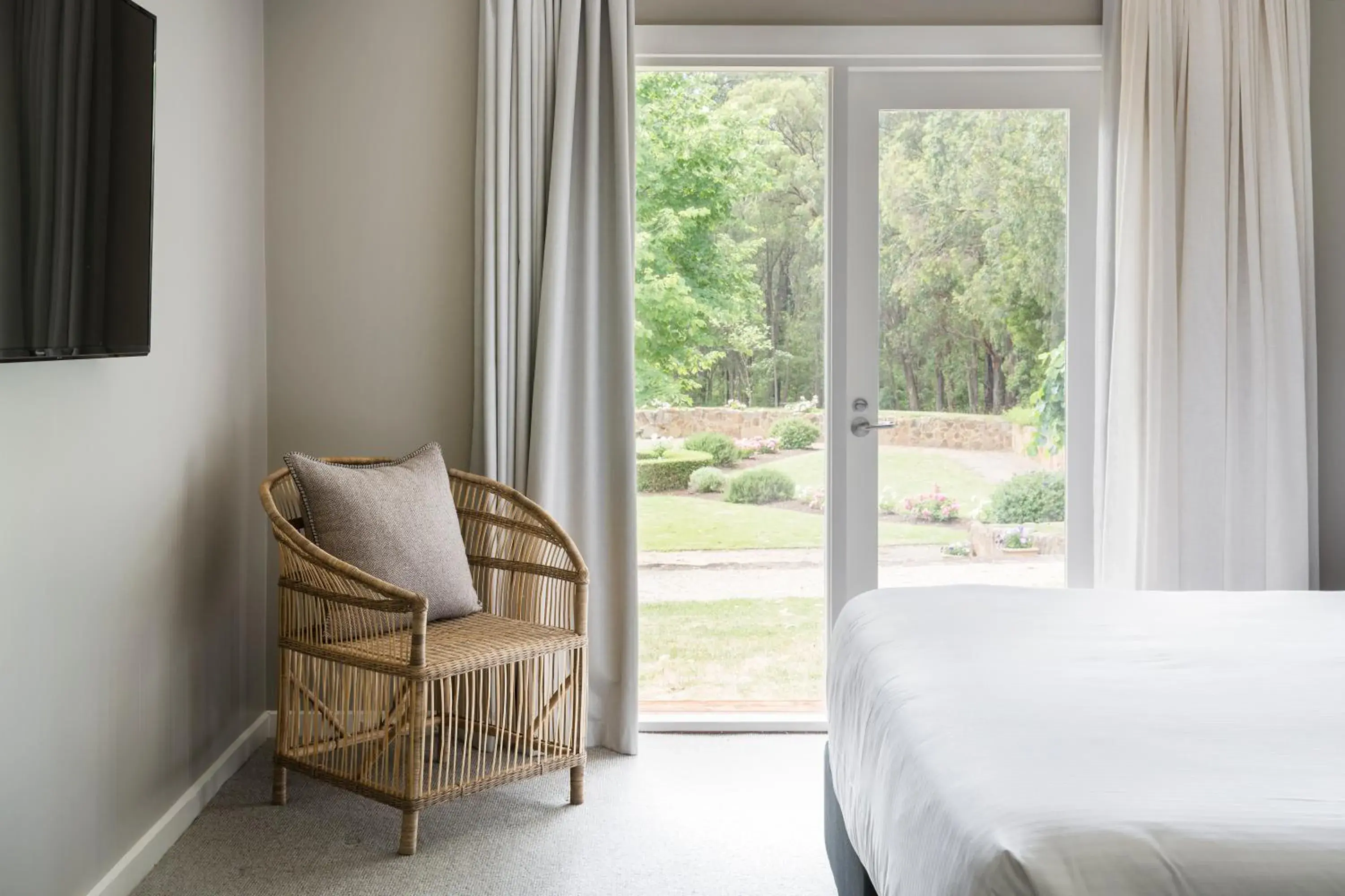 Seating area, Bed in Lancemore Lindenderry Red Hill Seating area, Bed in Lancemore Lindenderry Red Hill