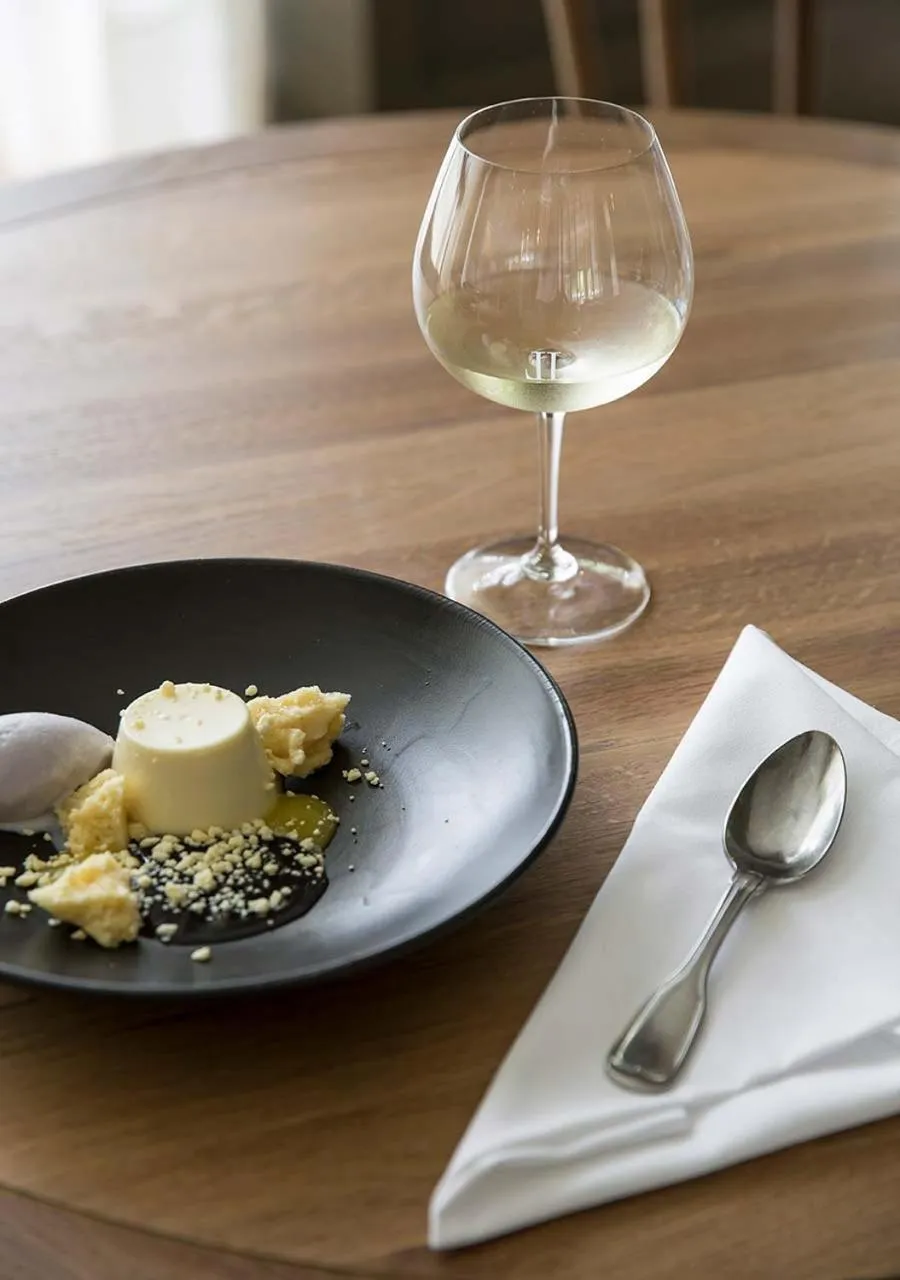 Food and drinks in Lancemore Lindenderry Red Hill